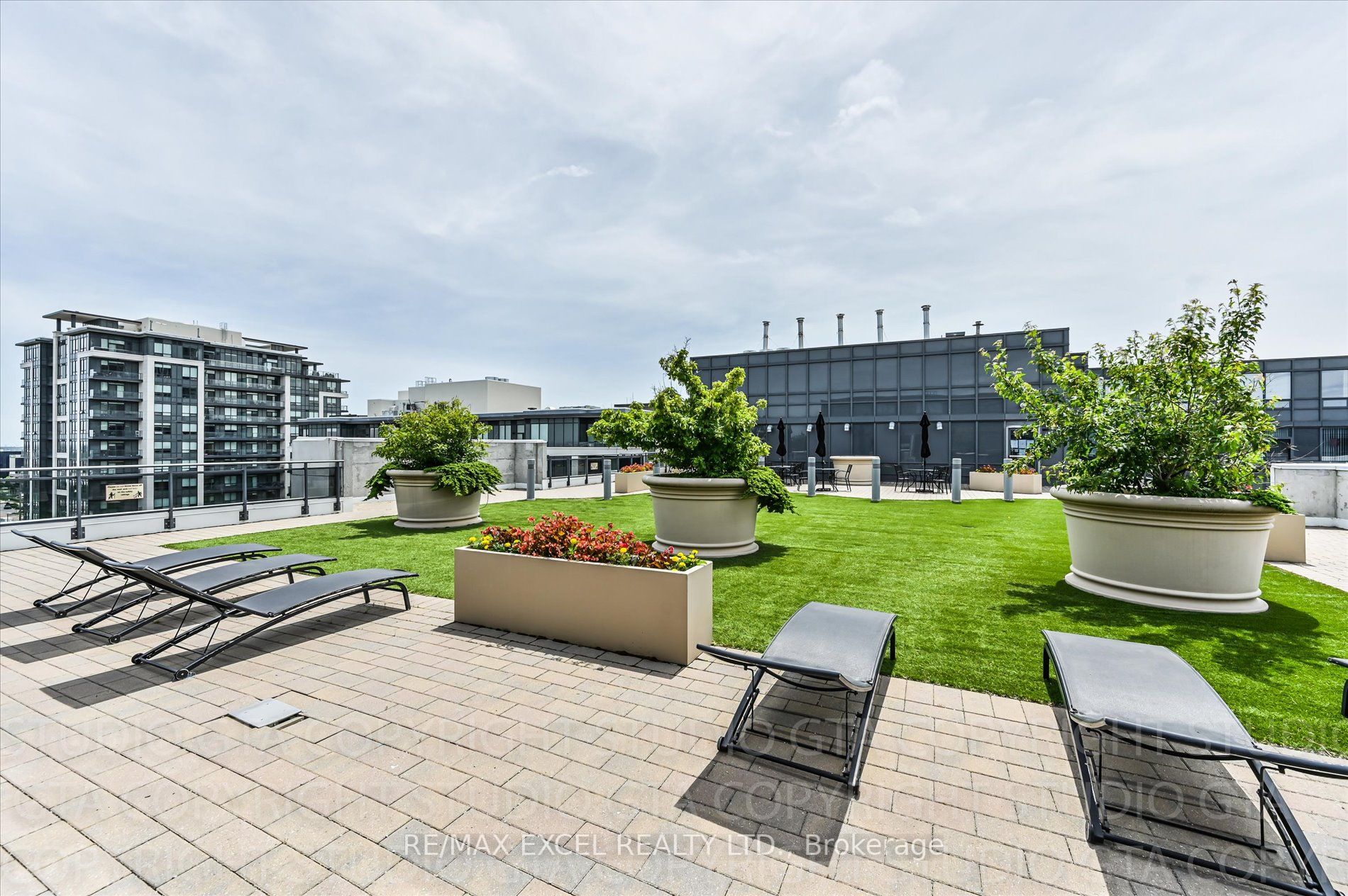 376 Highway 7 E, #910