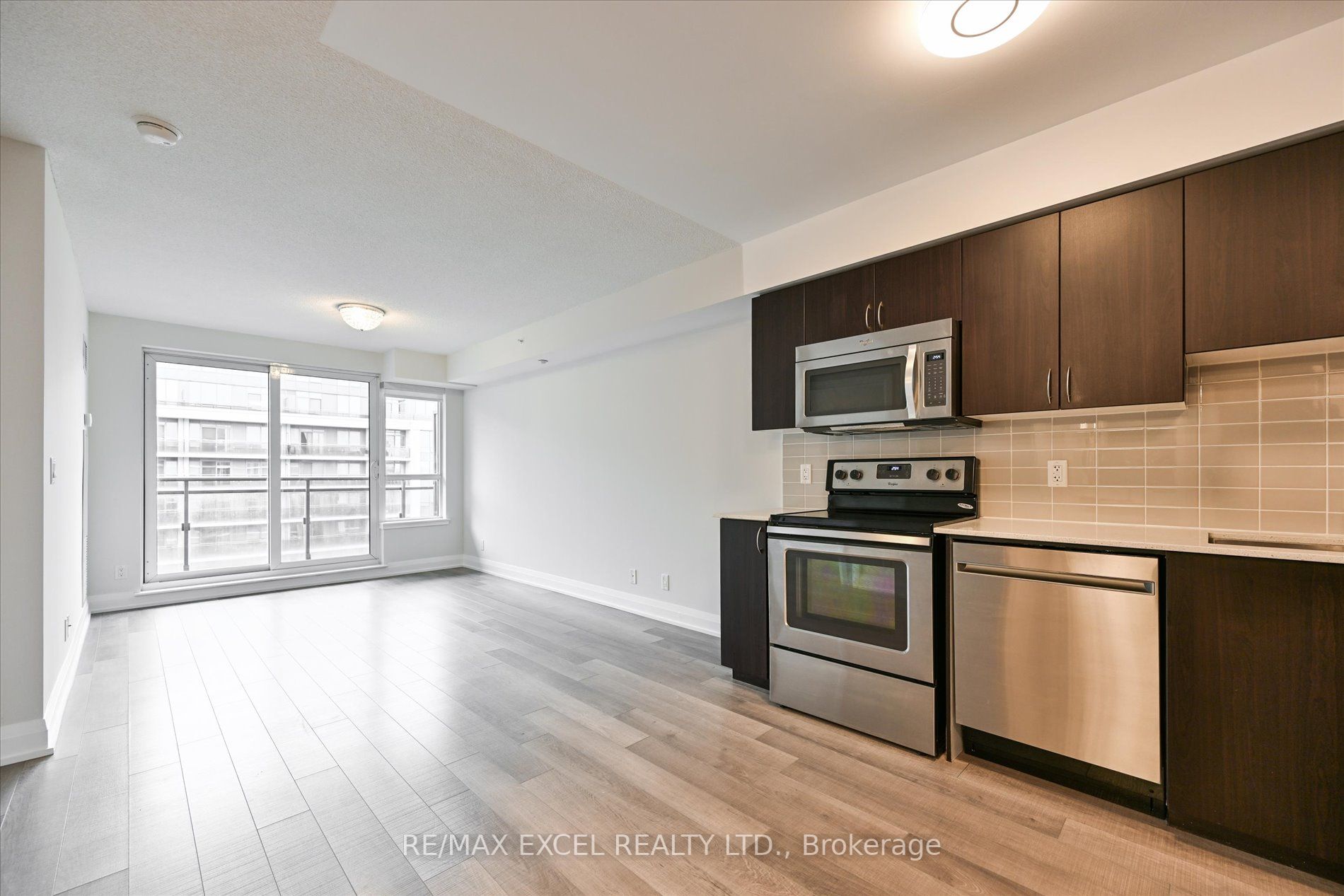 376 Highway 7 E, #910