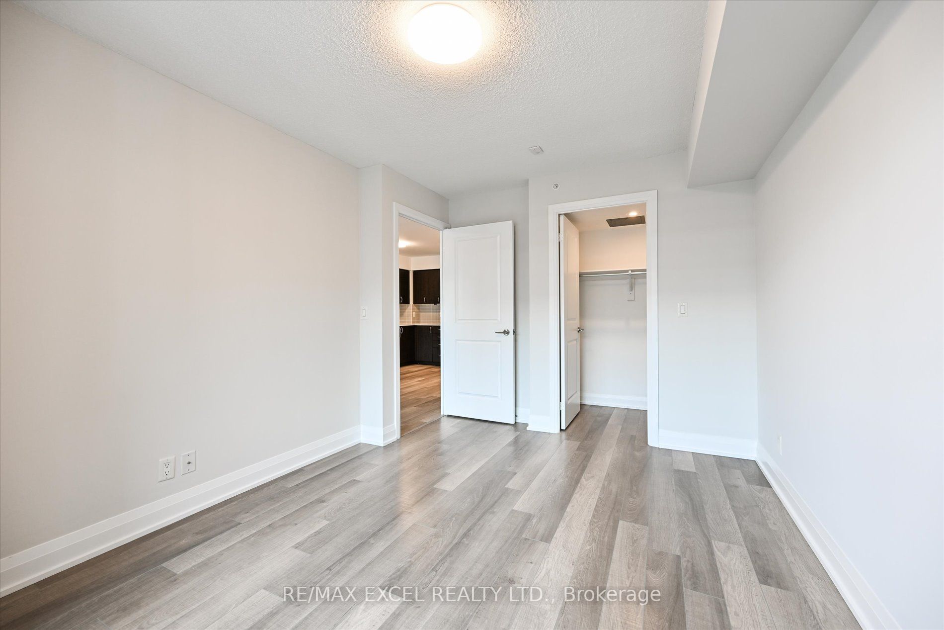 376 Highway 7 E, #910