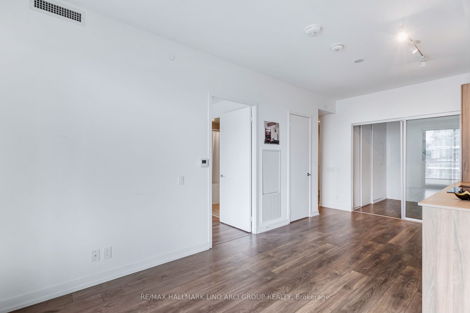 950 Portage Pkwy, #3905