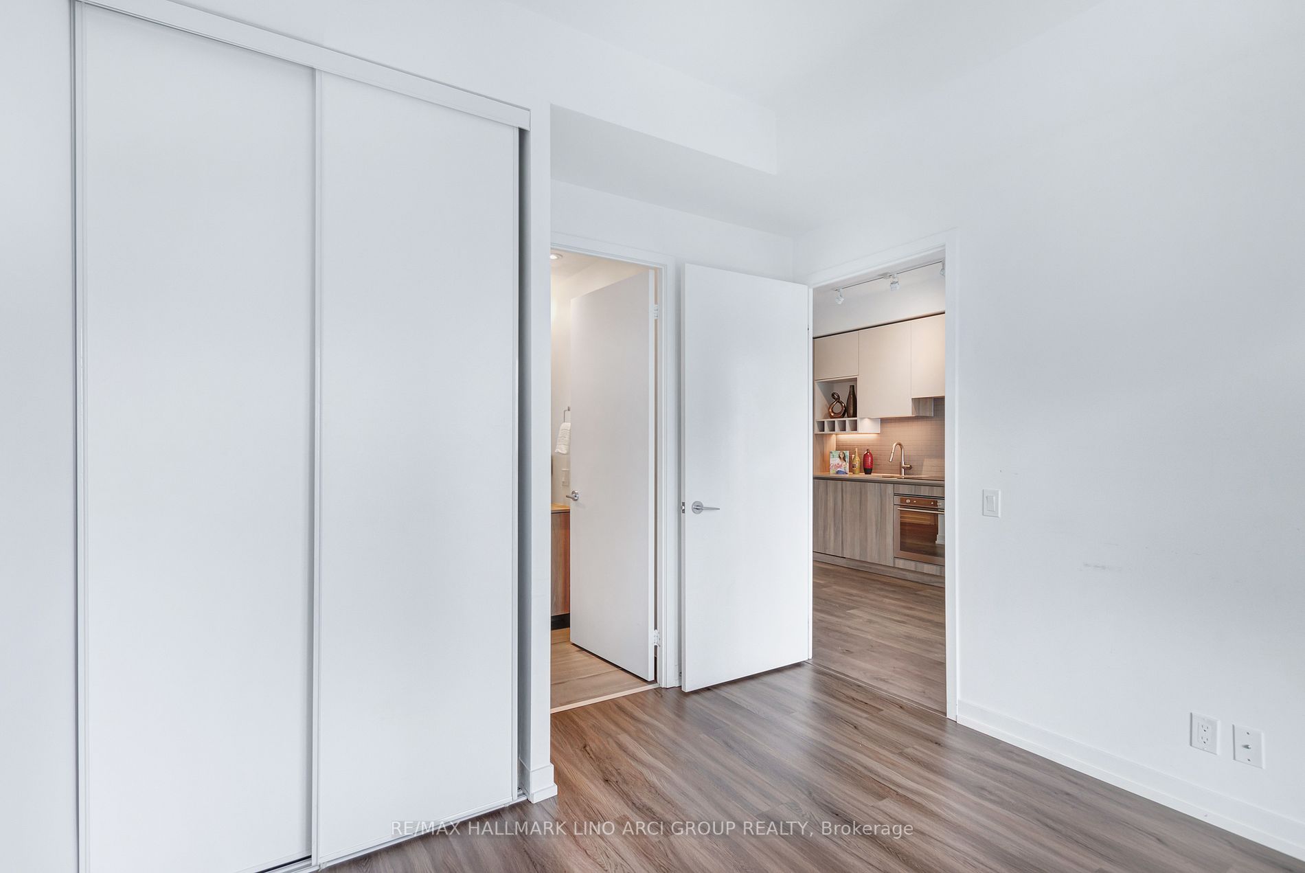 950 Portage Pkwy, #3905