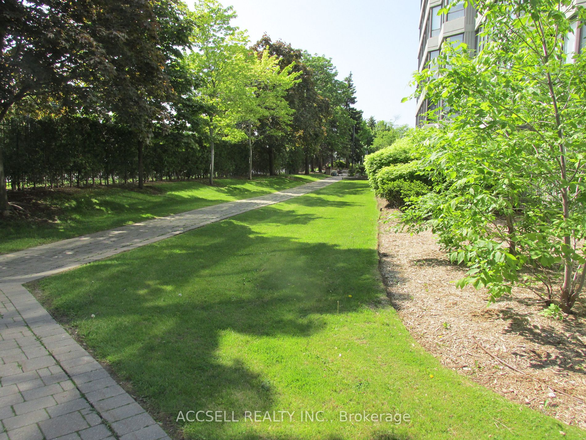7460 Bathurst St, #706