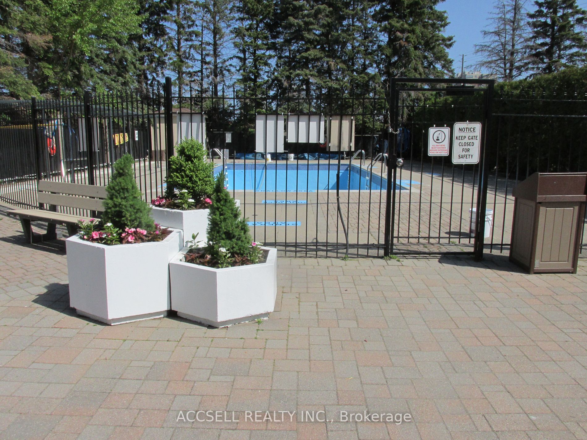 7460 Bathurst St, #706