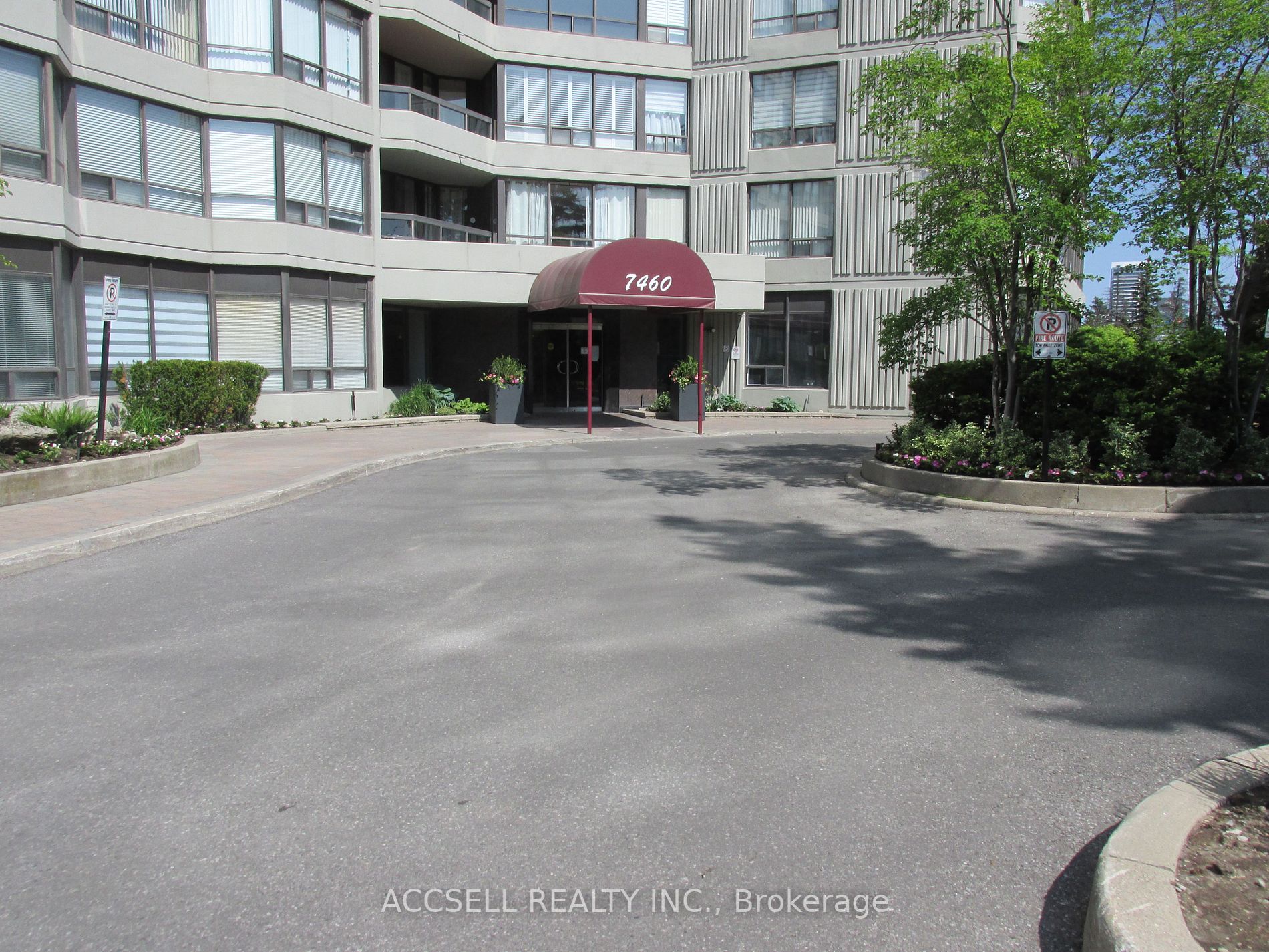 7460 Bathurst St, #706