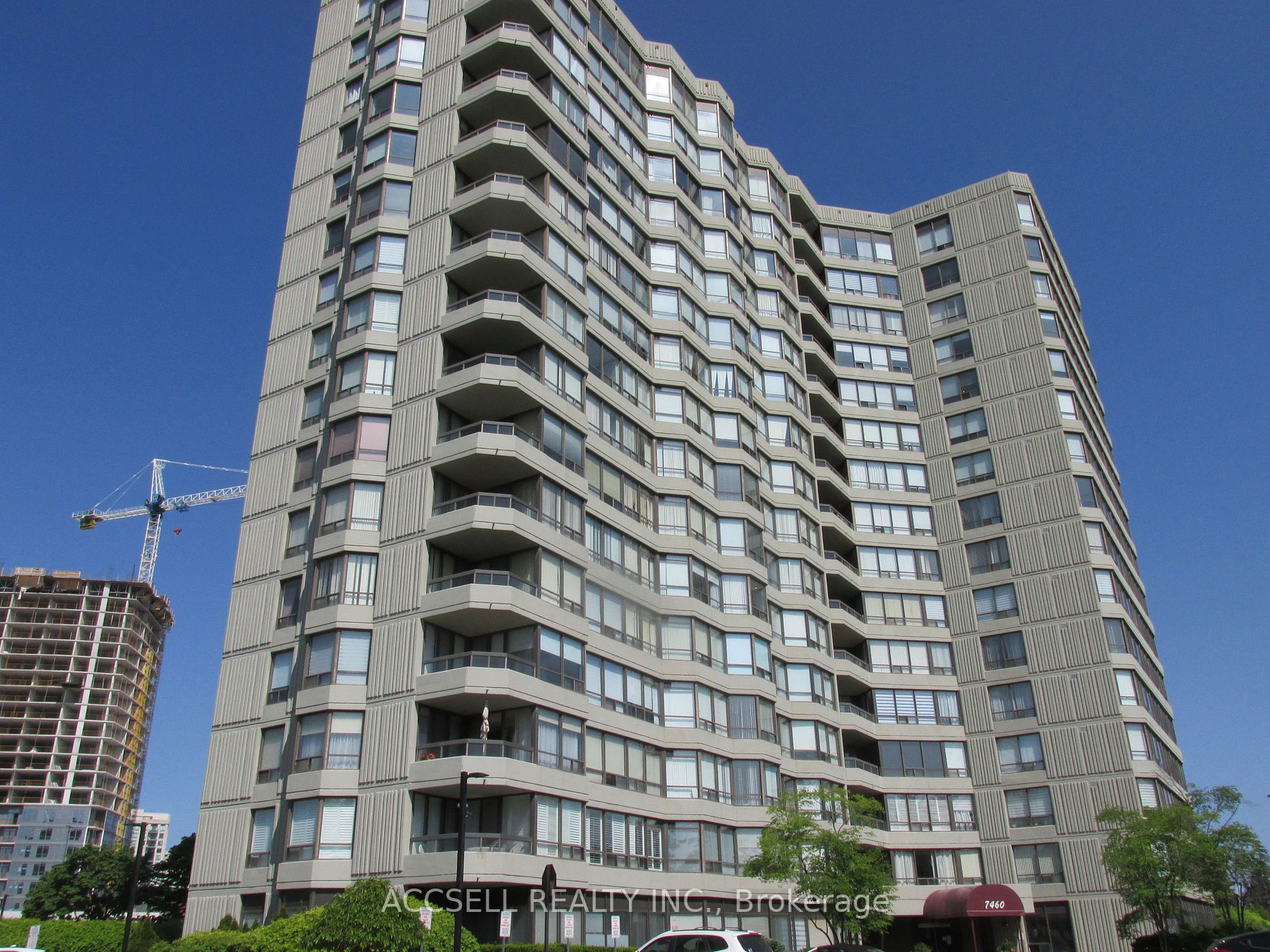7460 Bathurst St, #706