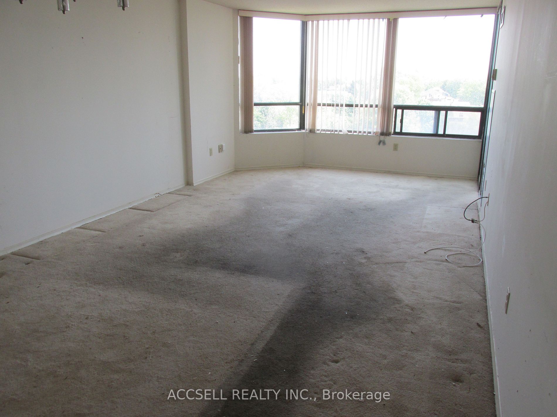 7460 Bathurst St, #706