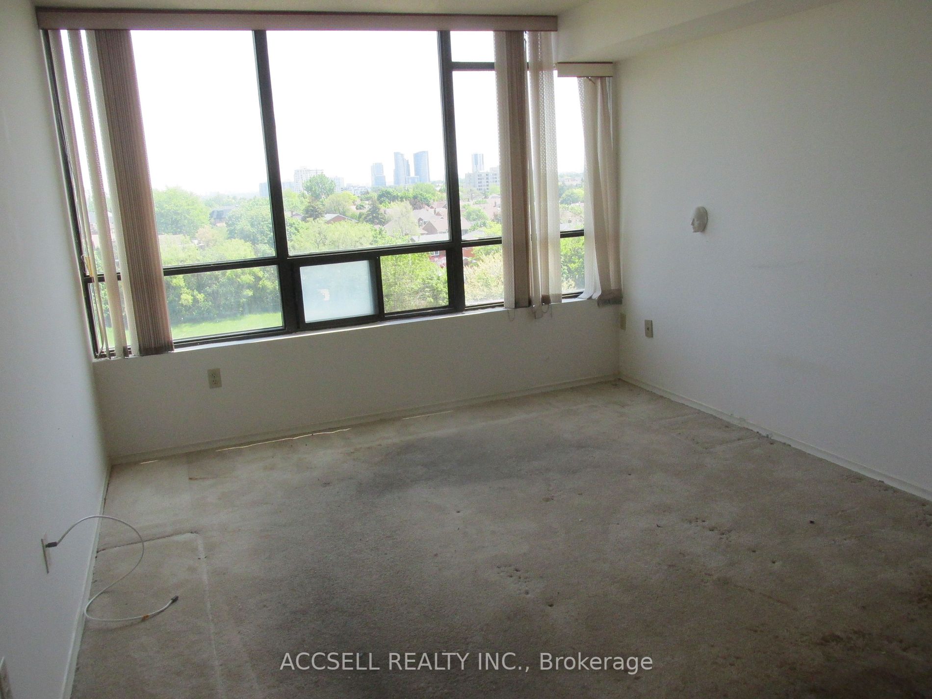 7460 Bathurst St, #706