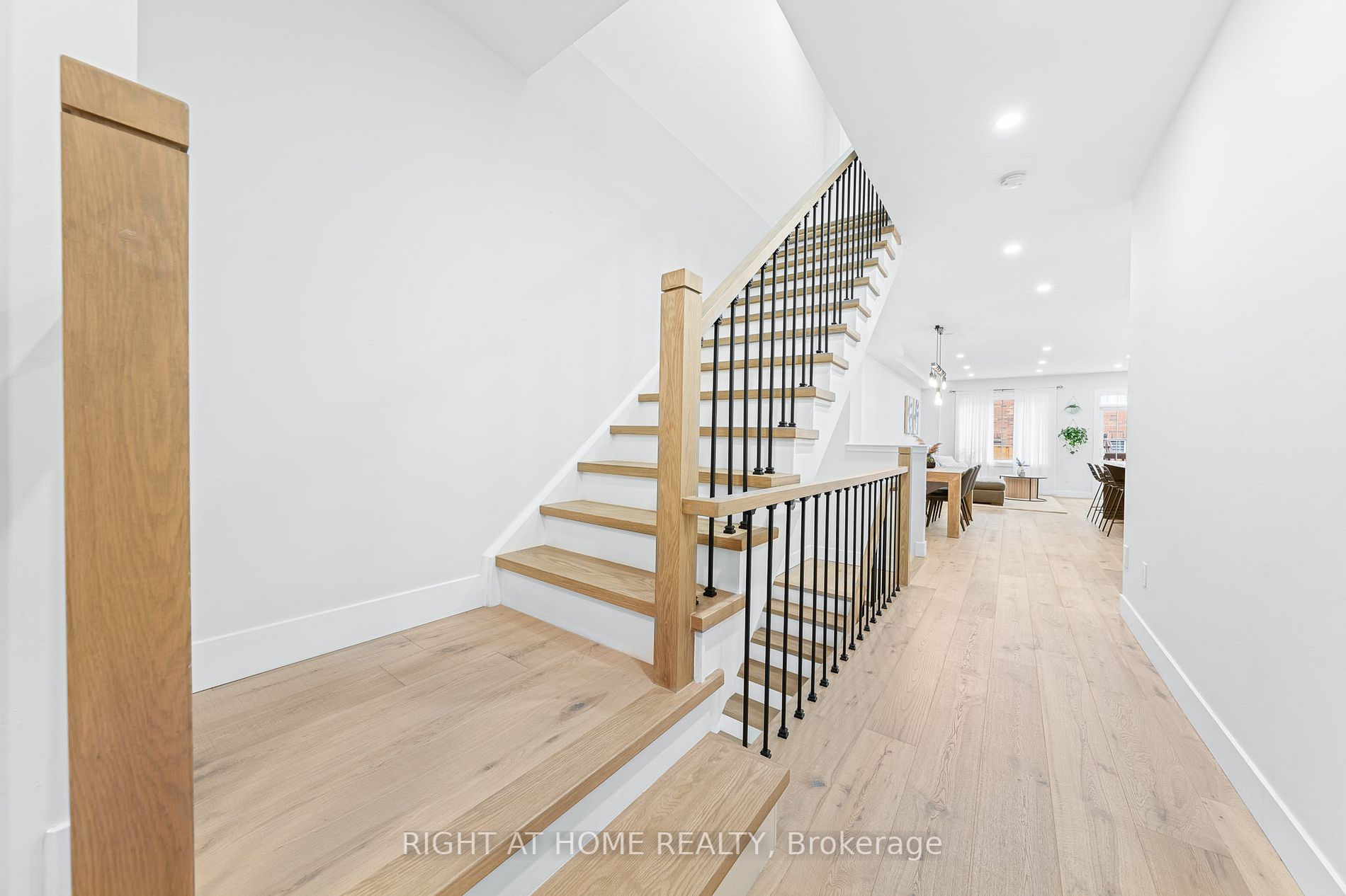 8777 Dufferin Street, #13