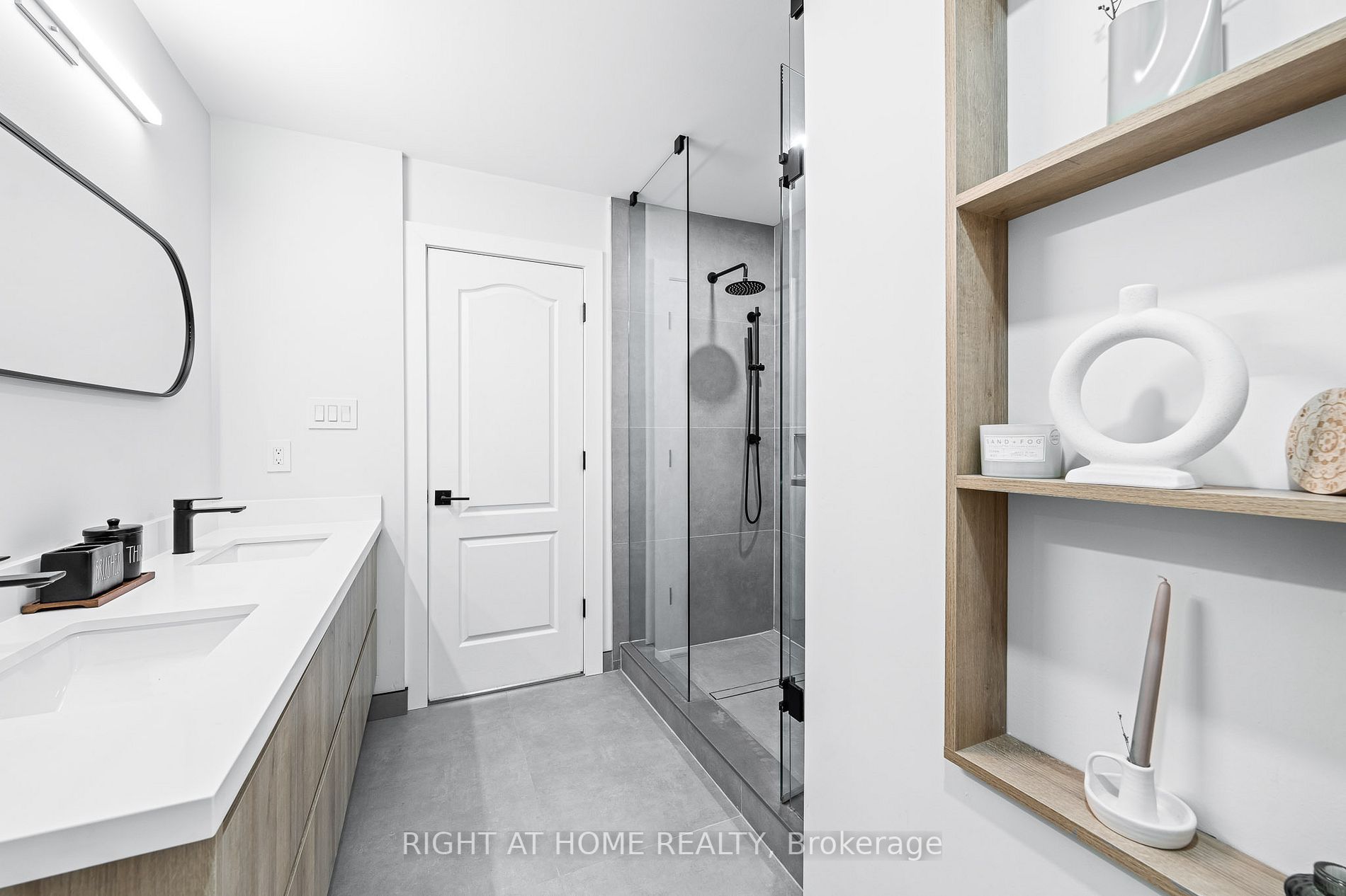 8777 Dufferin Street, #13