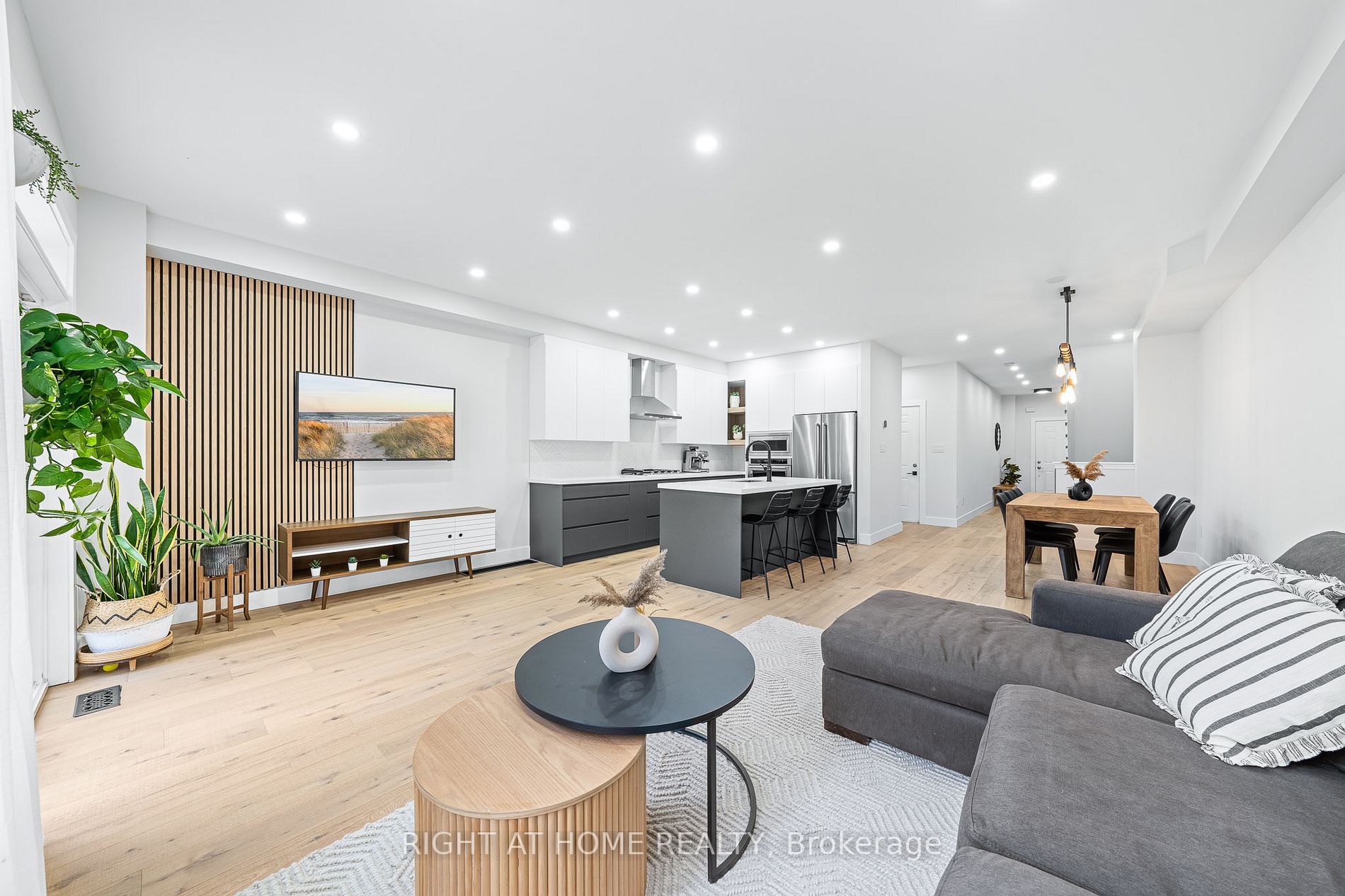 8777 Dufferin Street, #13