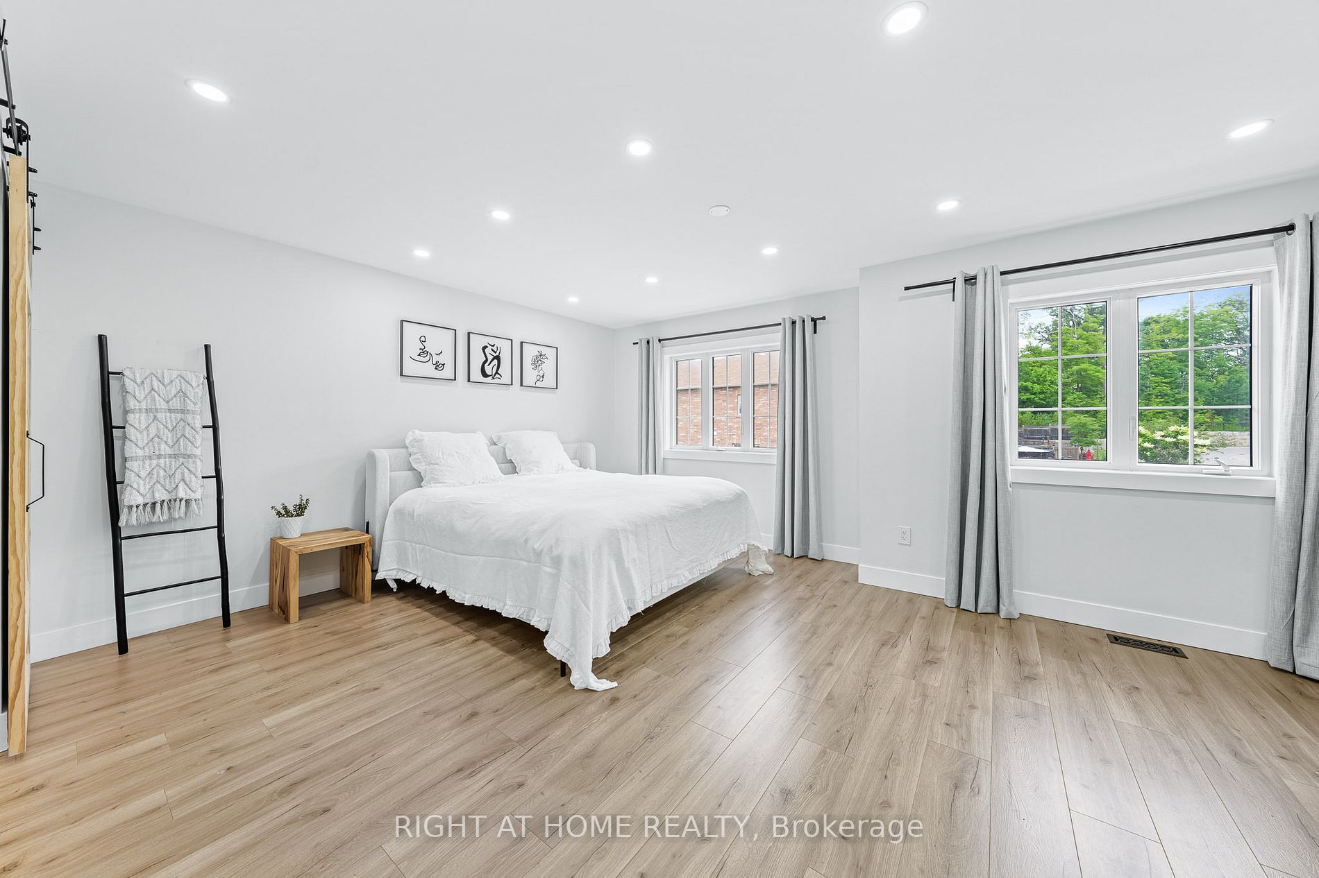 8777 Dufferin Street, #13