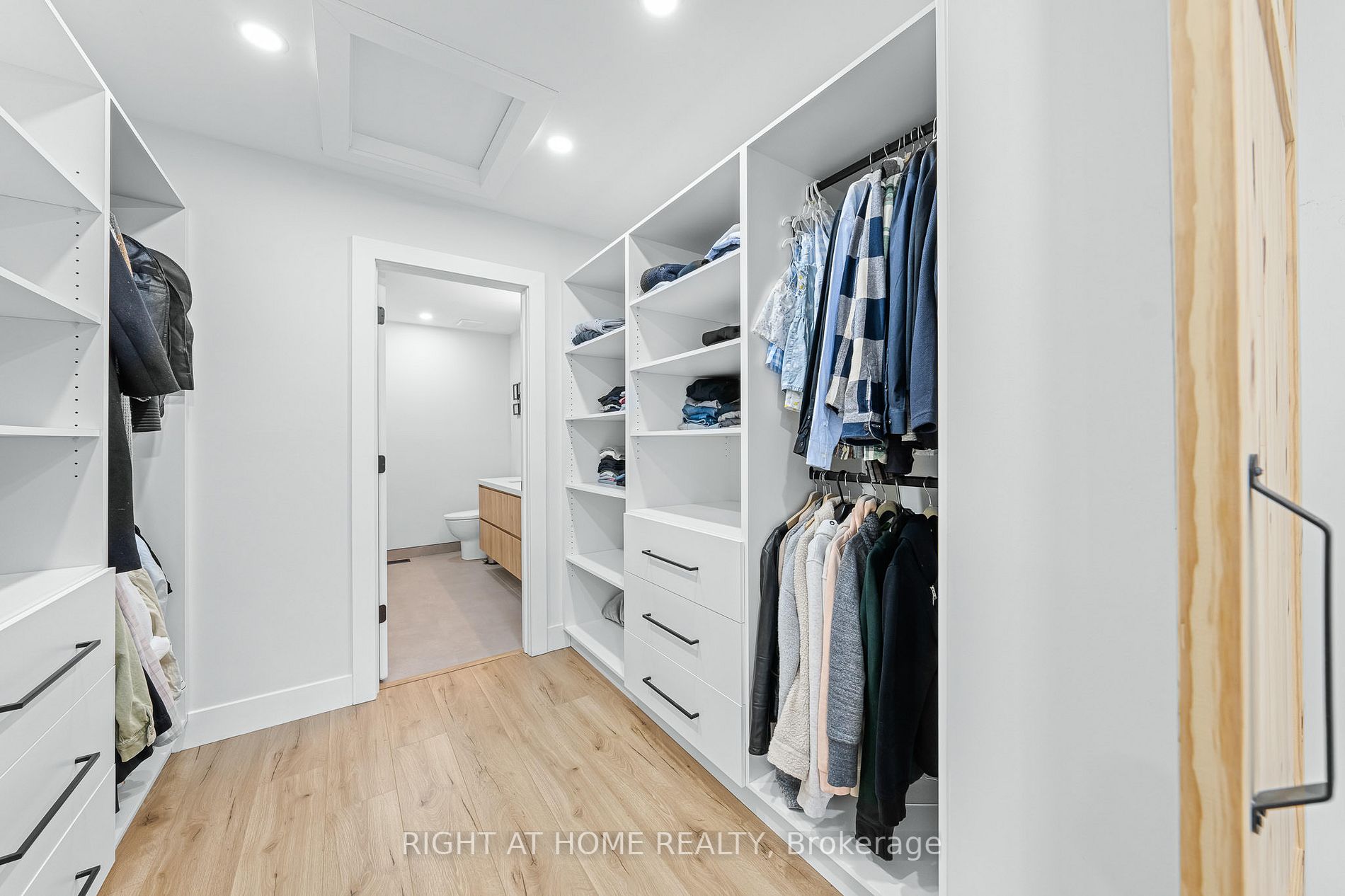 8777 Dufferin Street, #13