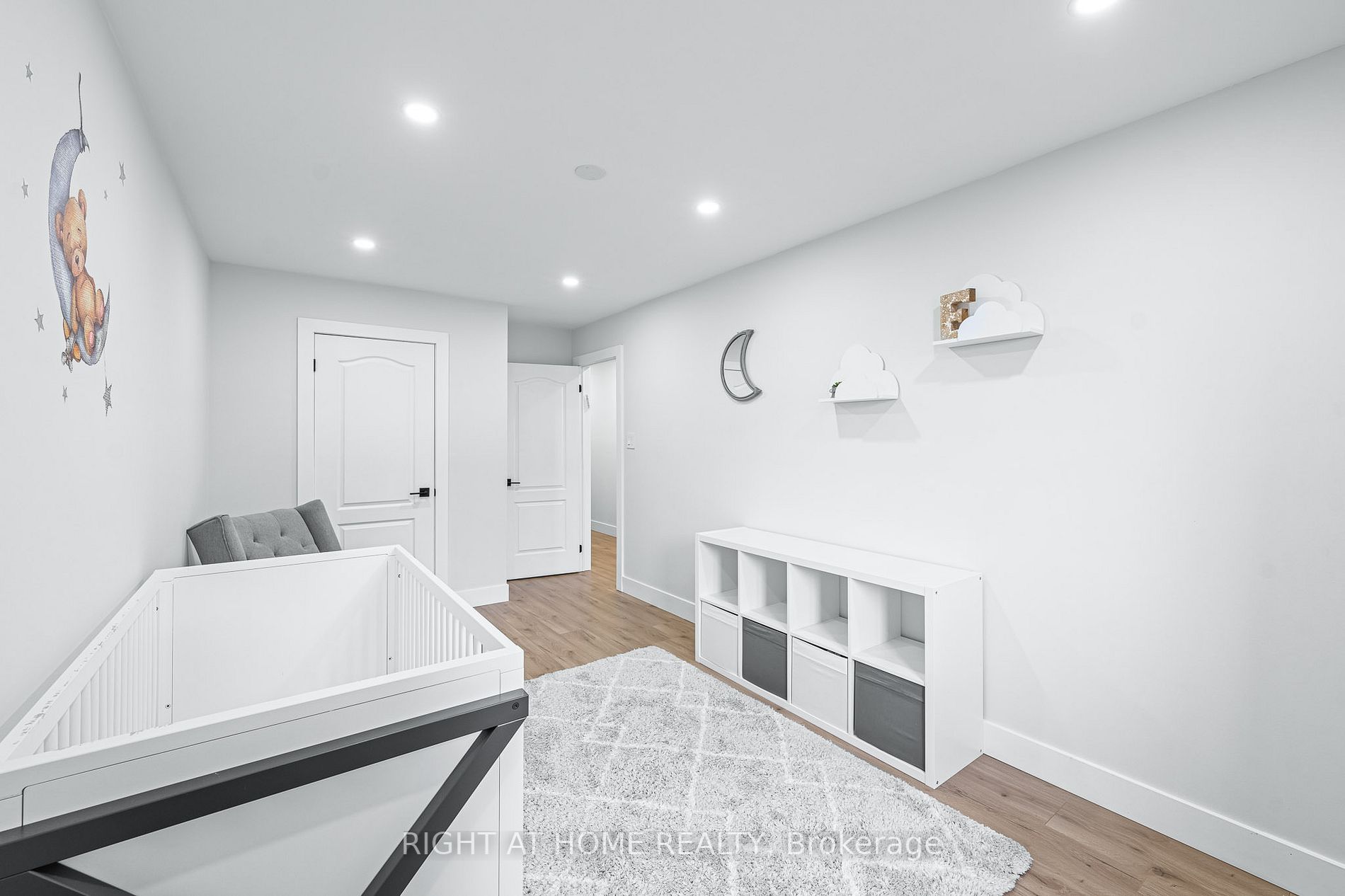 8777 Dufferin Street, #13