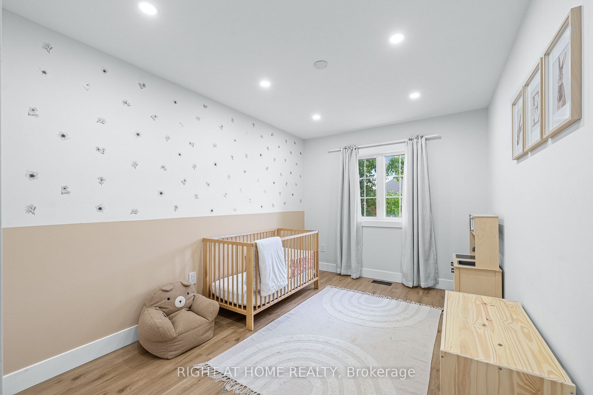 8777 Dufferin Street, #13