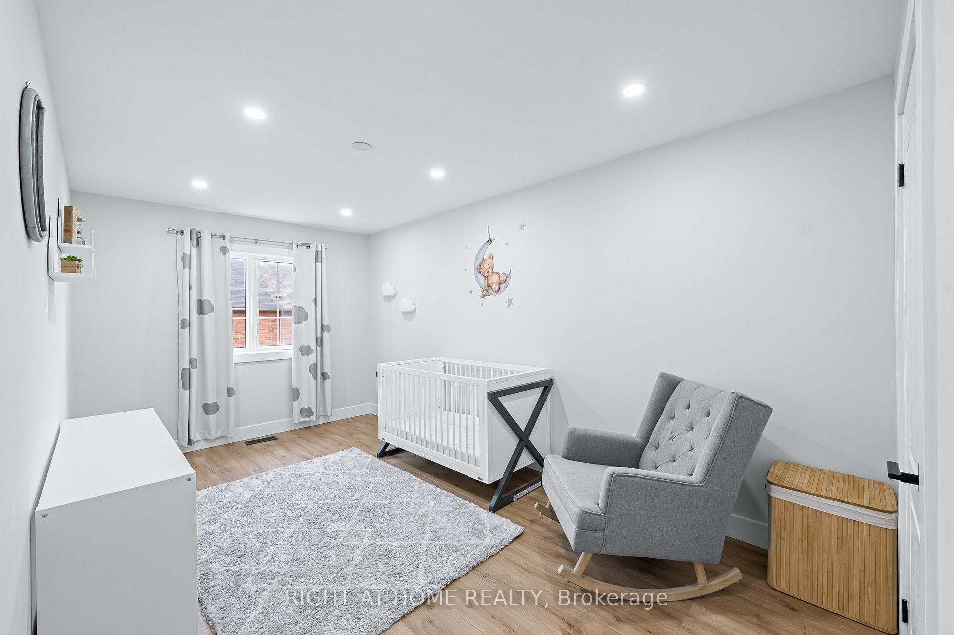 8777 Dufferin Street, #13