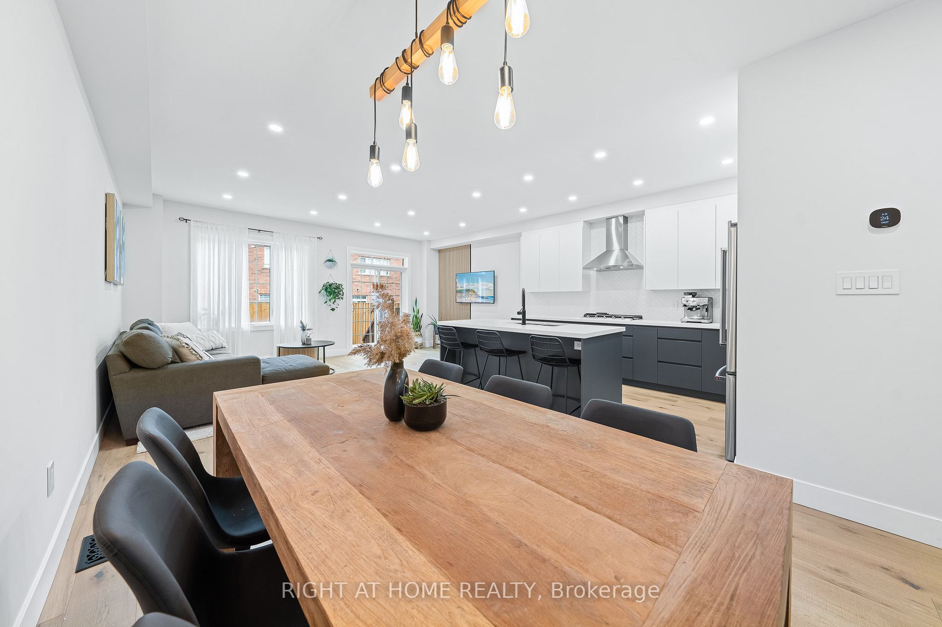 8777 Dufferin Street, #13