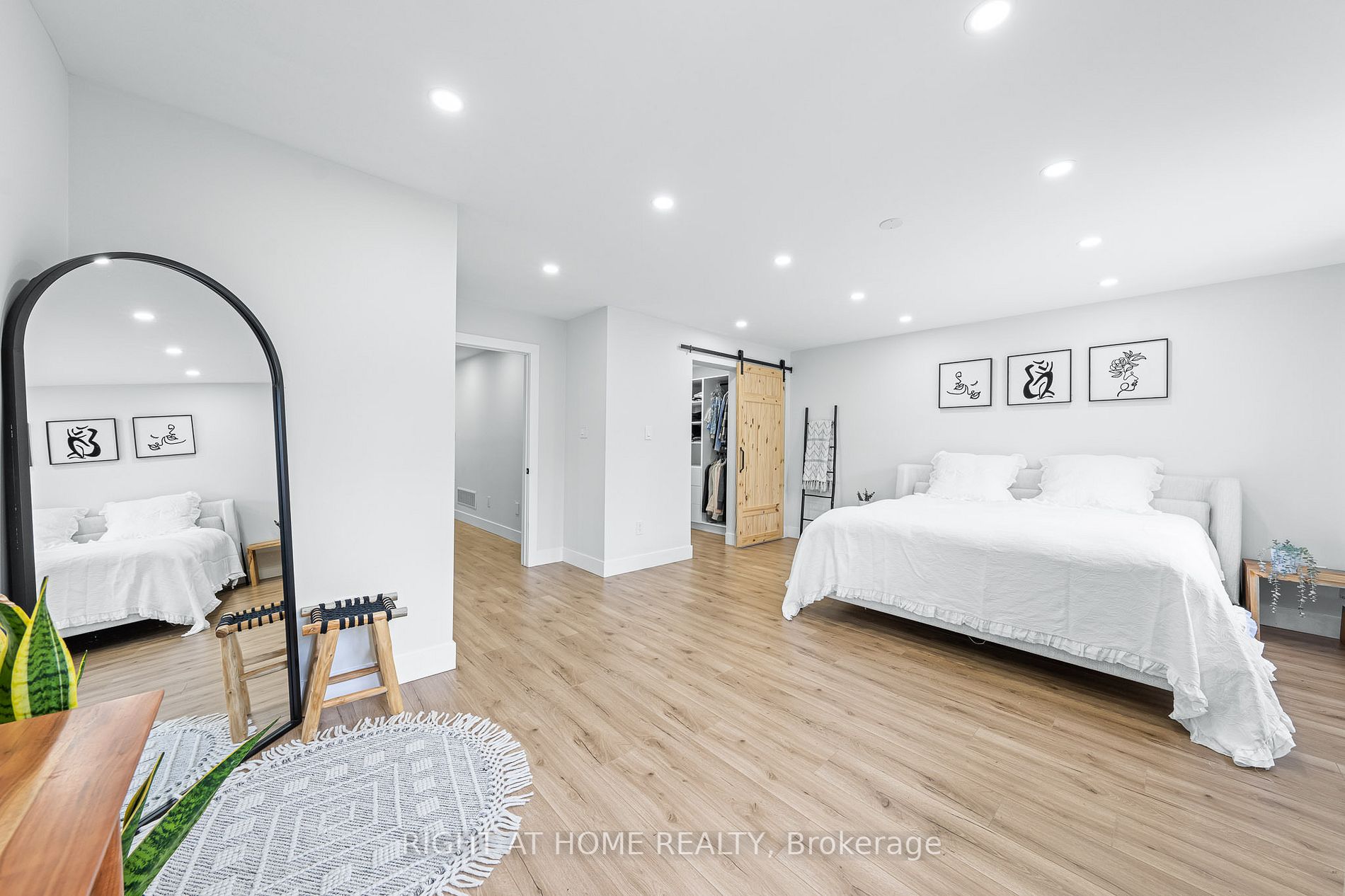 8777 Dufferin Street, #13