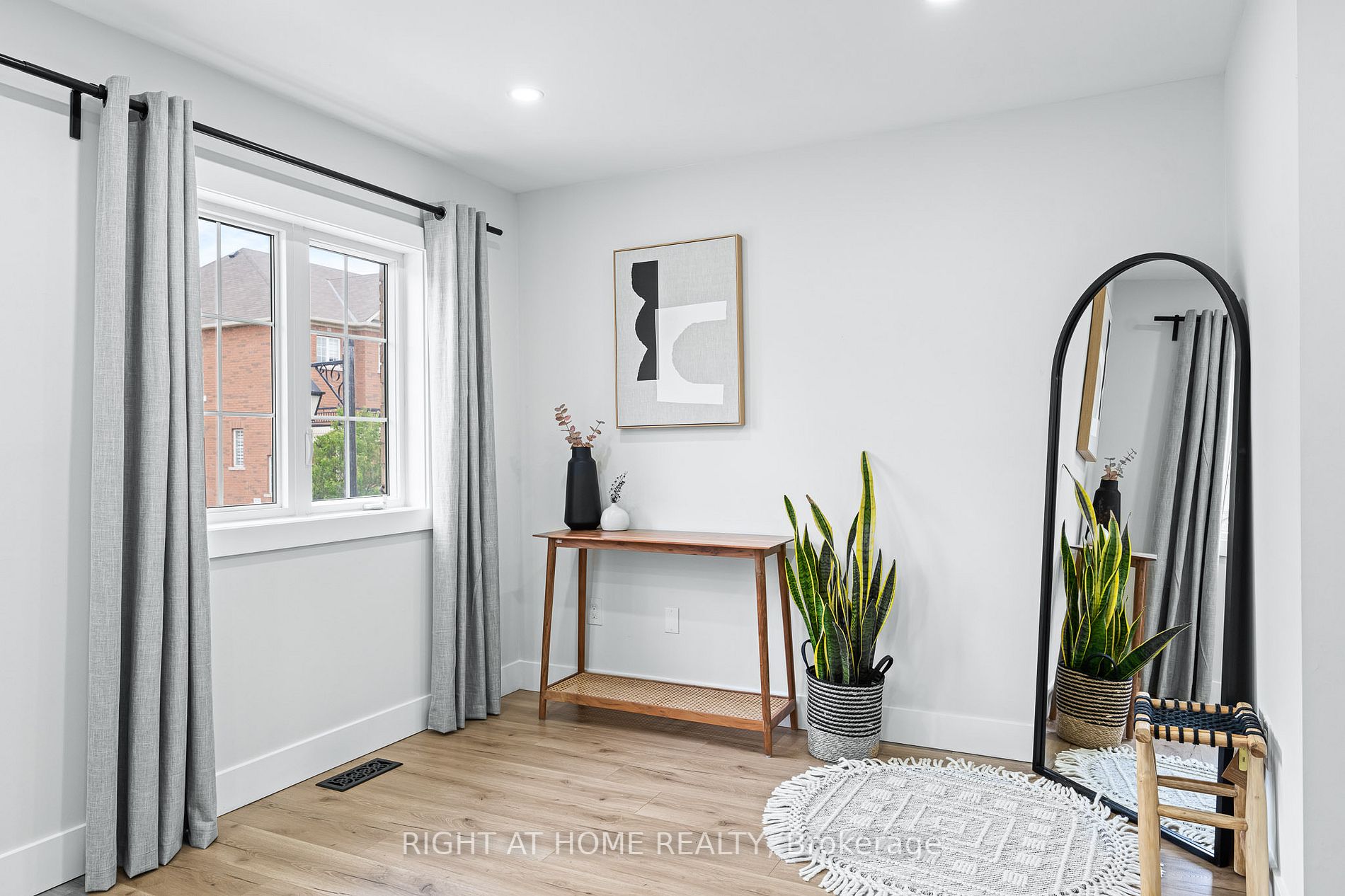 8777 Dufferin Street, #13