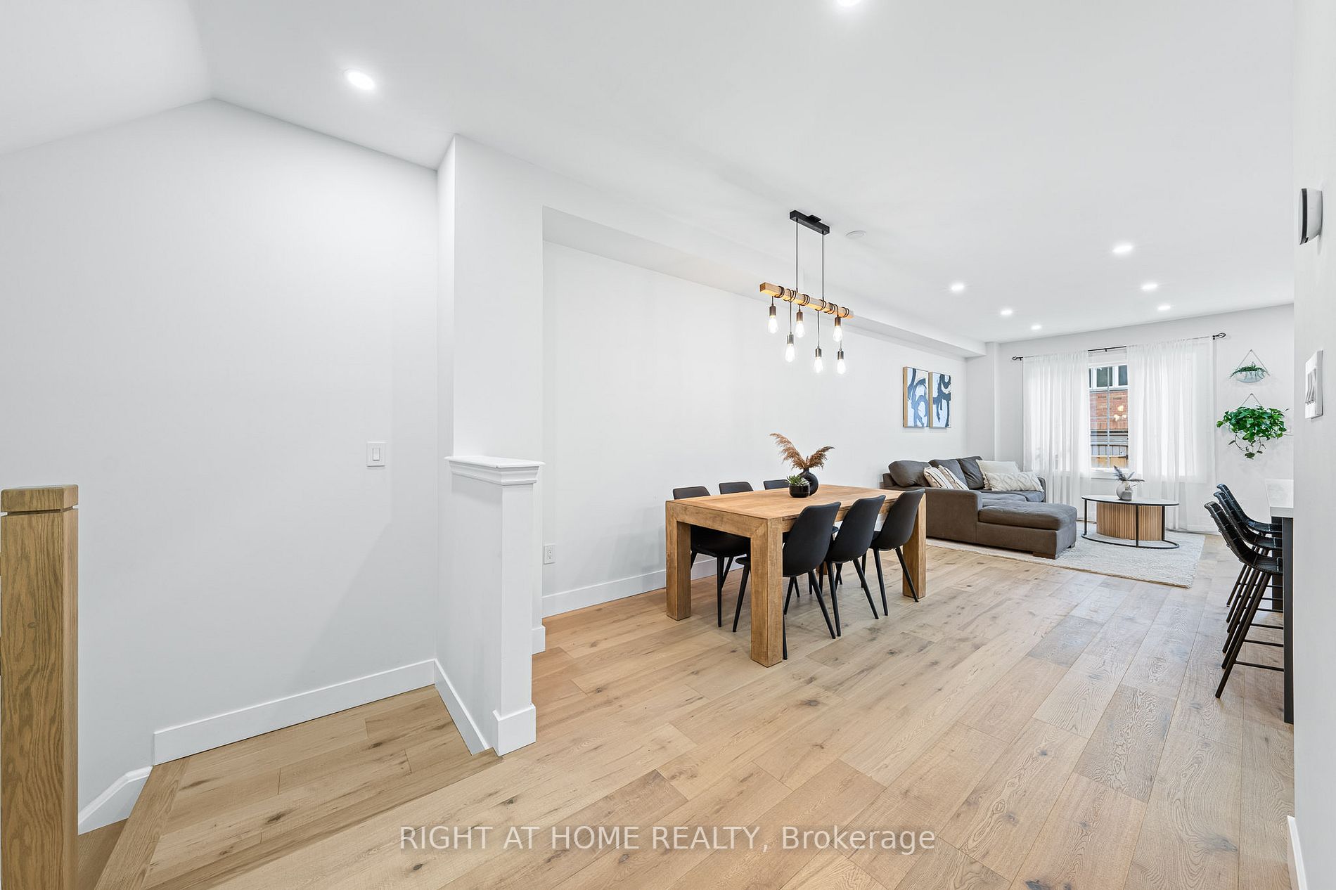 8777 Dufferin Street, #13