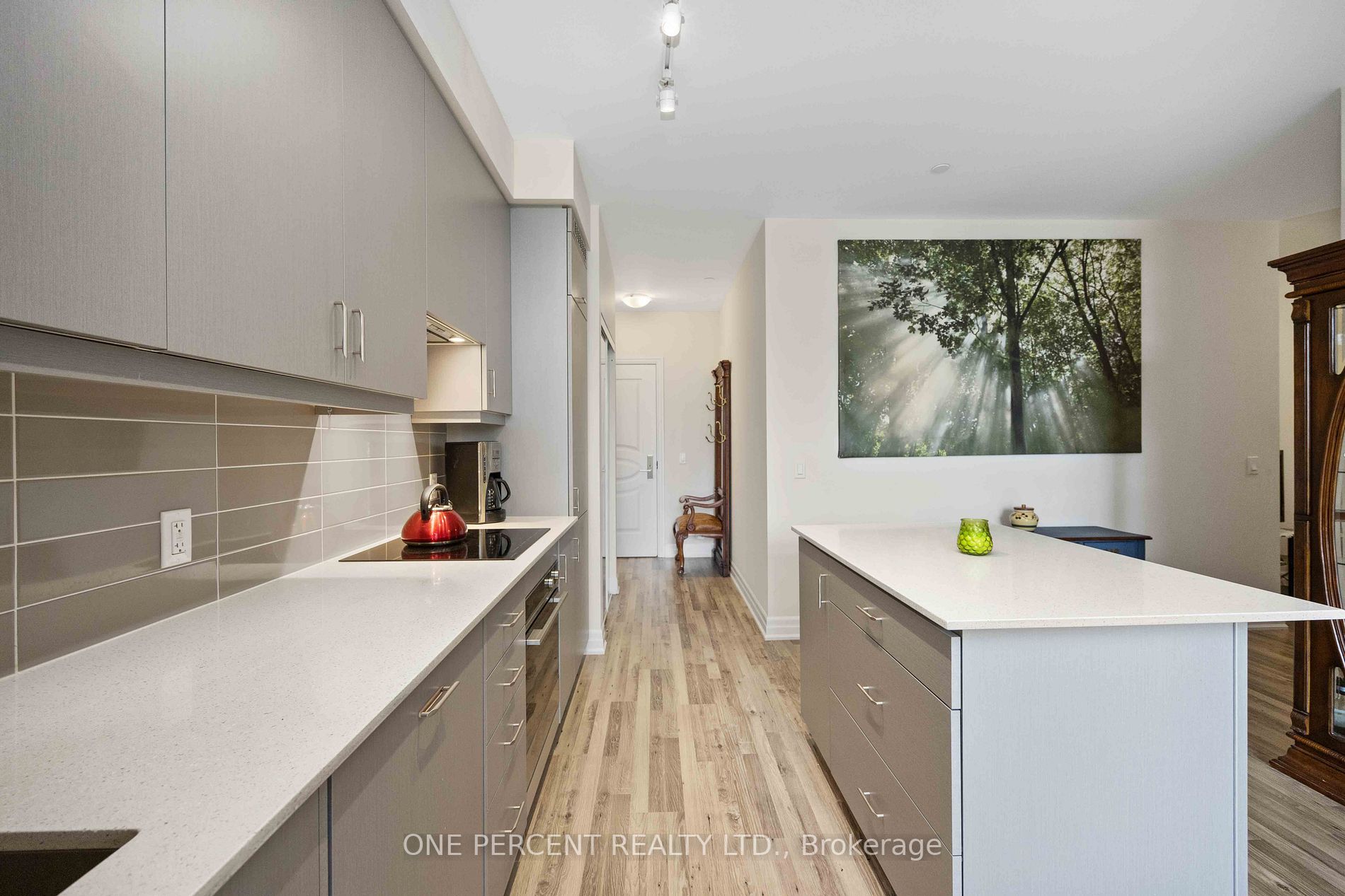 9075 Jane Street, #201