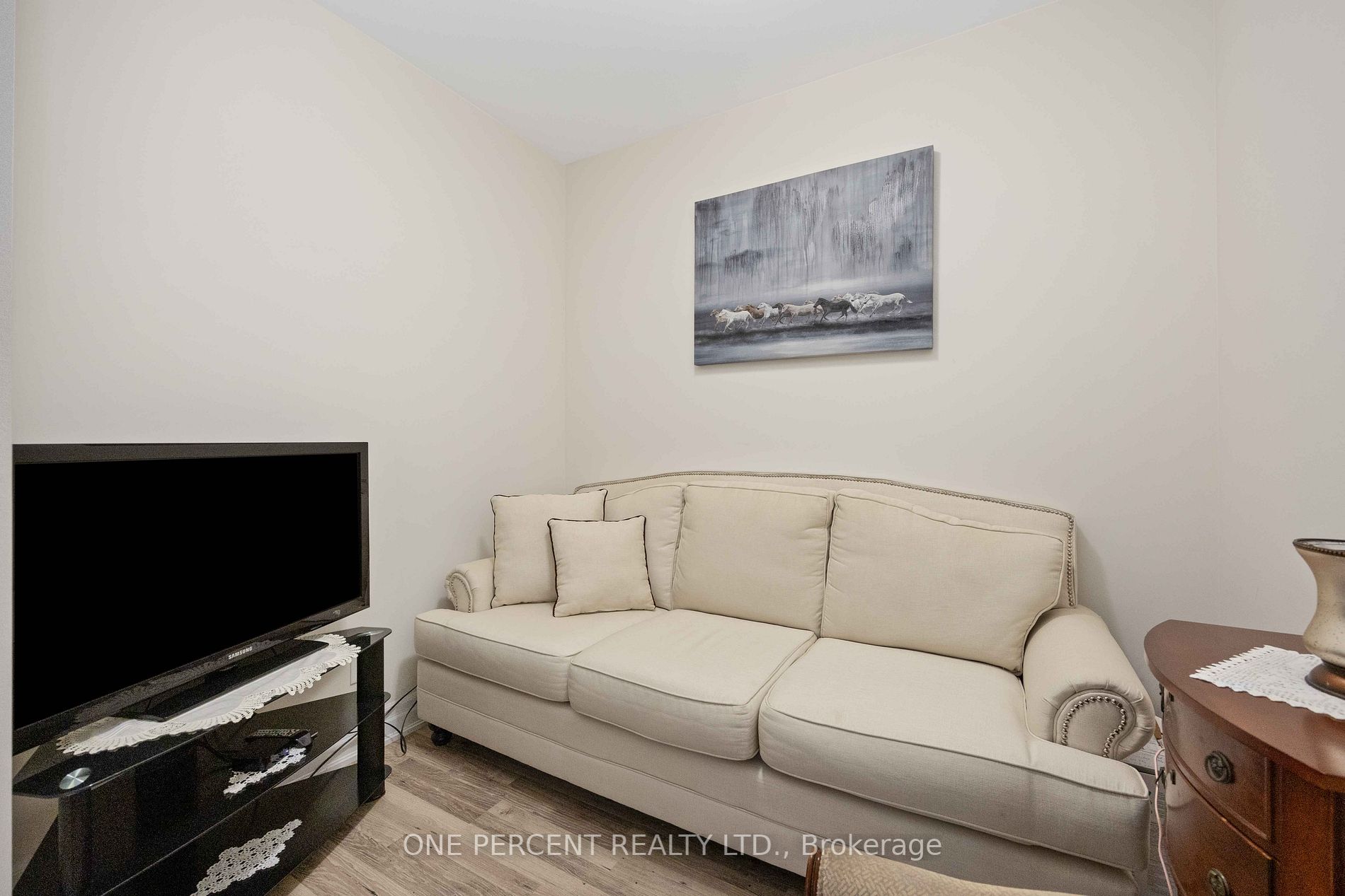9075 Jane Street, #201