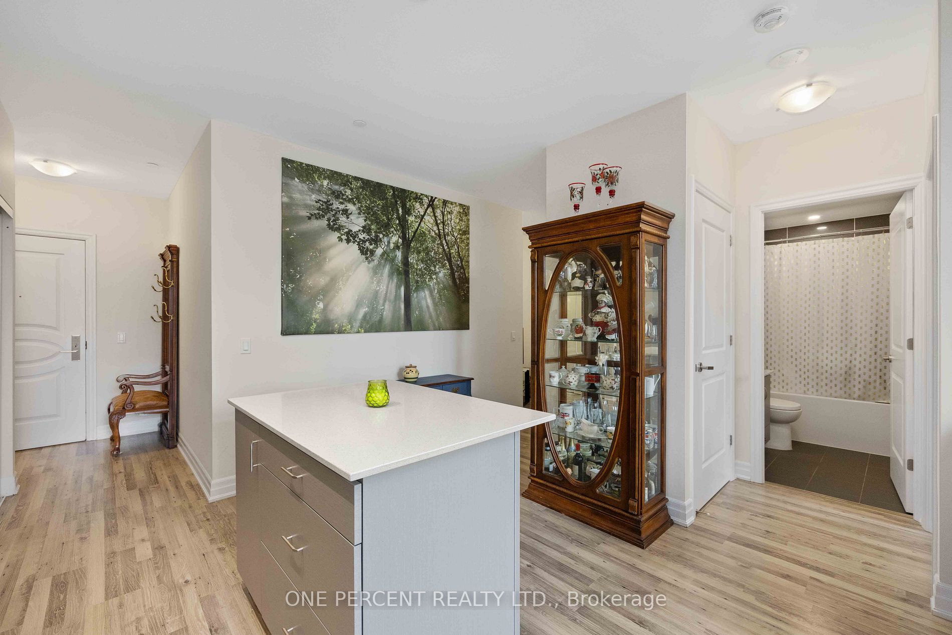 9075 Jane Street, #201