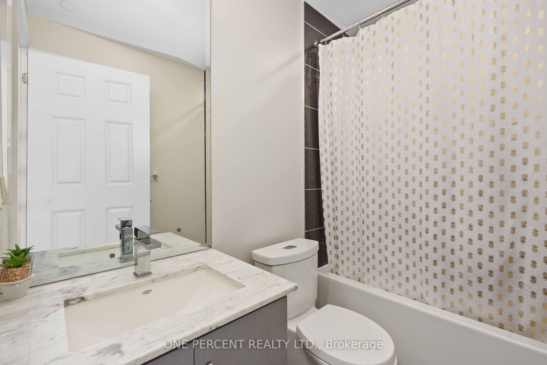 9075 Jane Street, #201