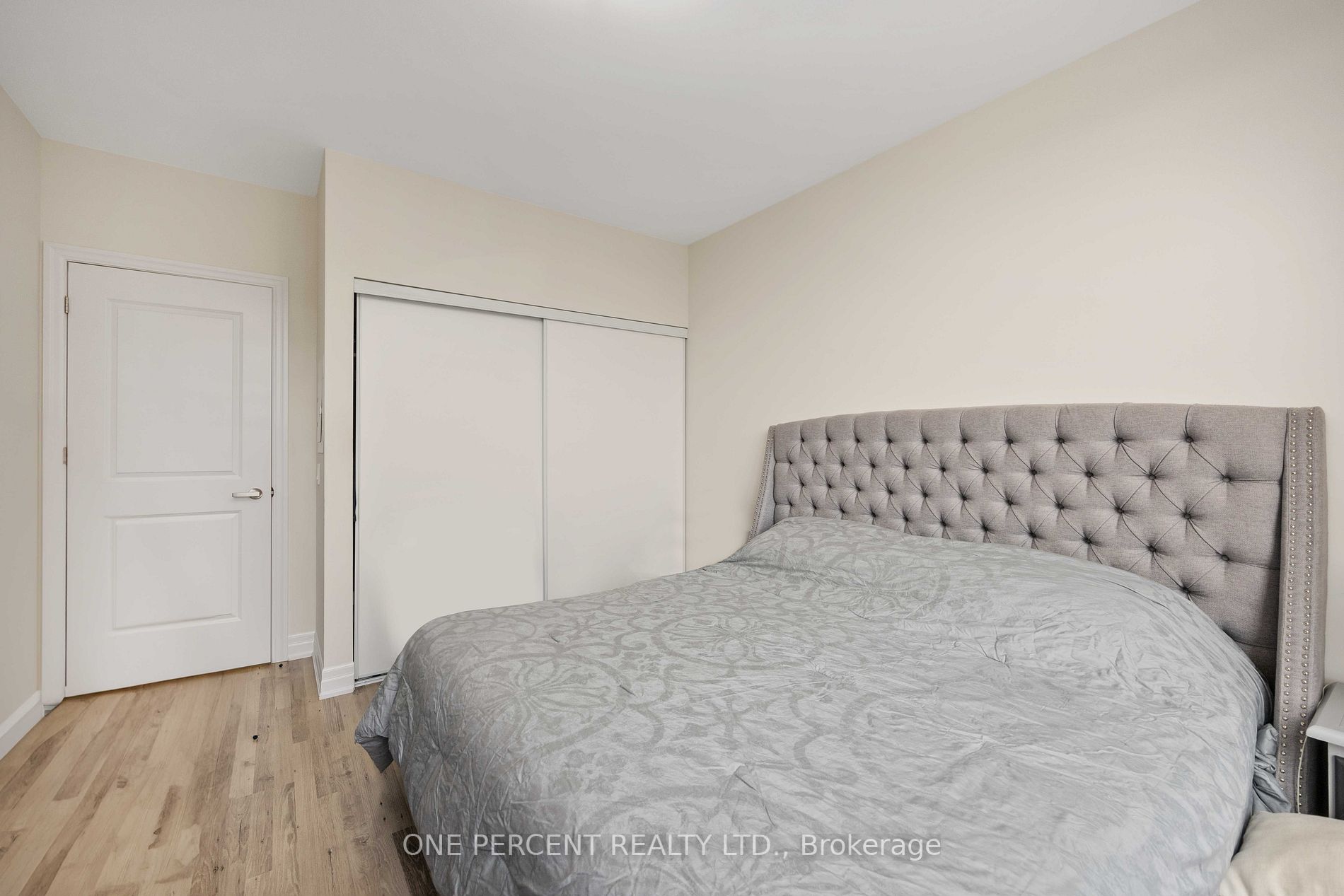 9075 Jane Street, #201