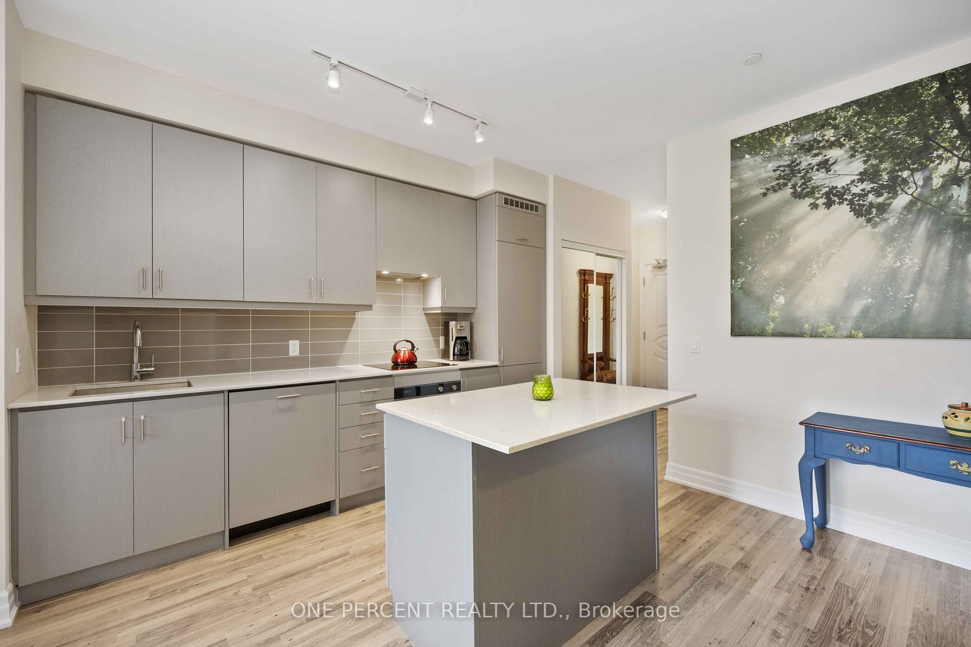 9075 Jane Street, #201