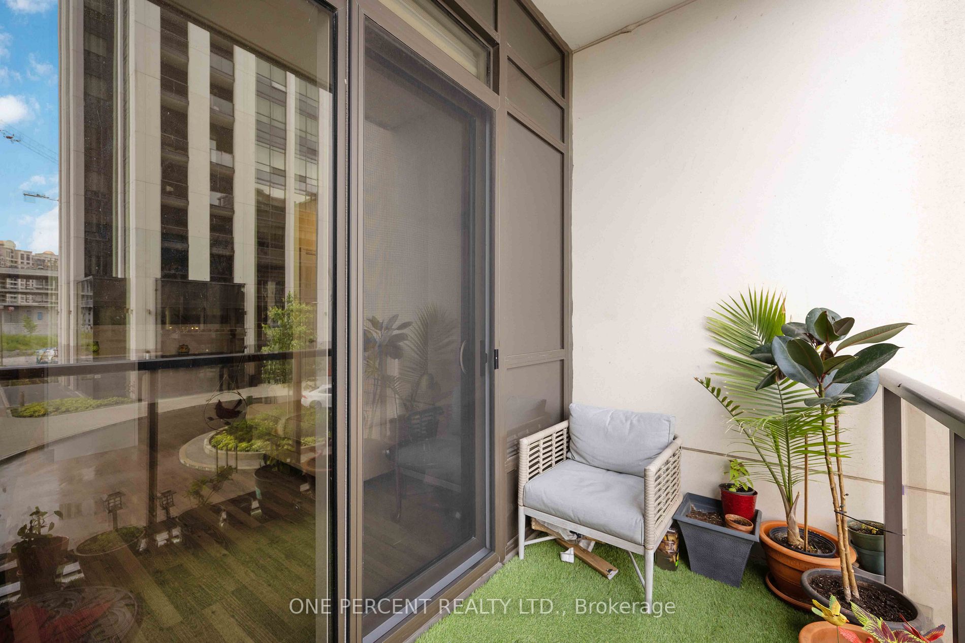 9075 Jane Street, #201