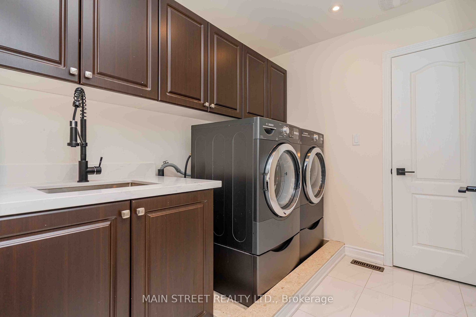 975 Goring Circle