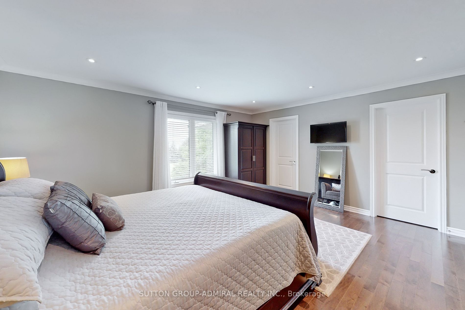 2 Grandview Crescent