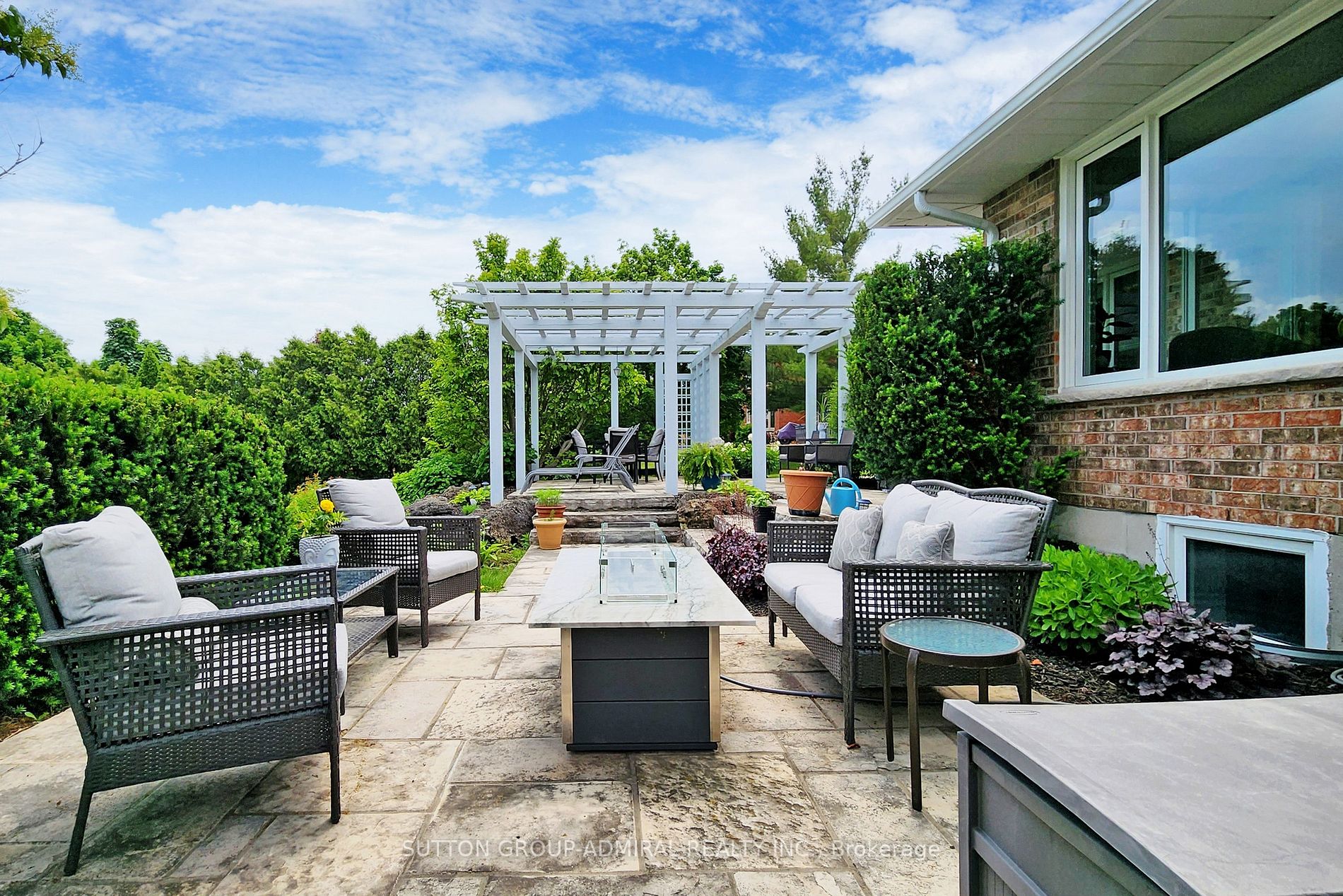 2 Grandview Crescent