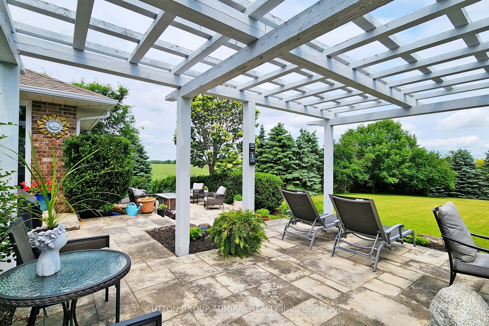 2 Grandview Crescent