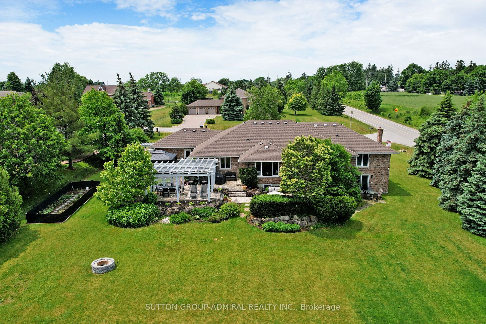 2 Grandview Crescent