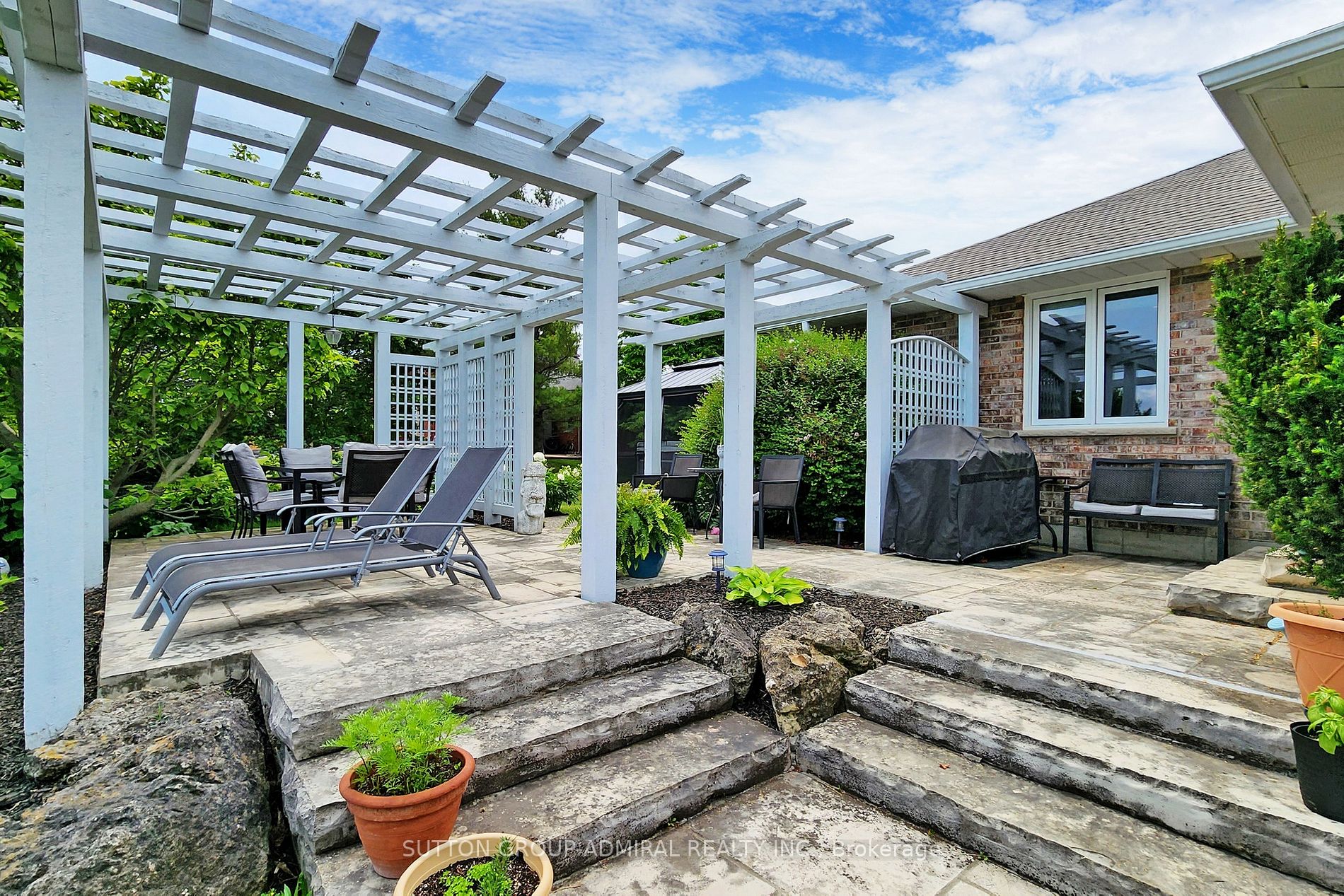 2 Grandview Crescent