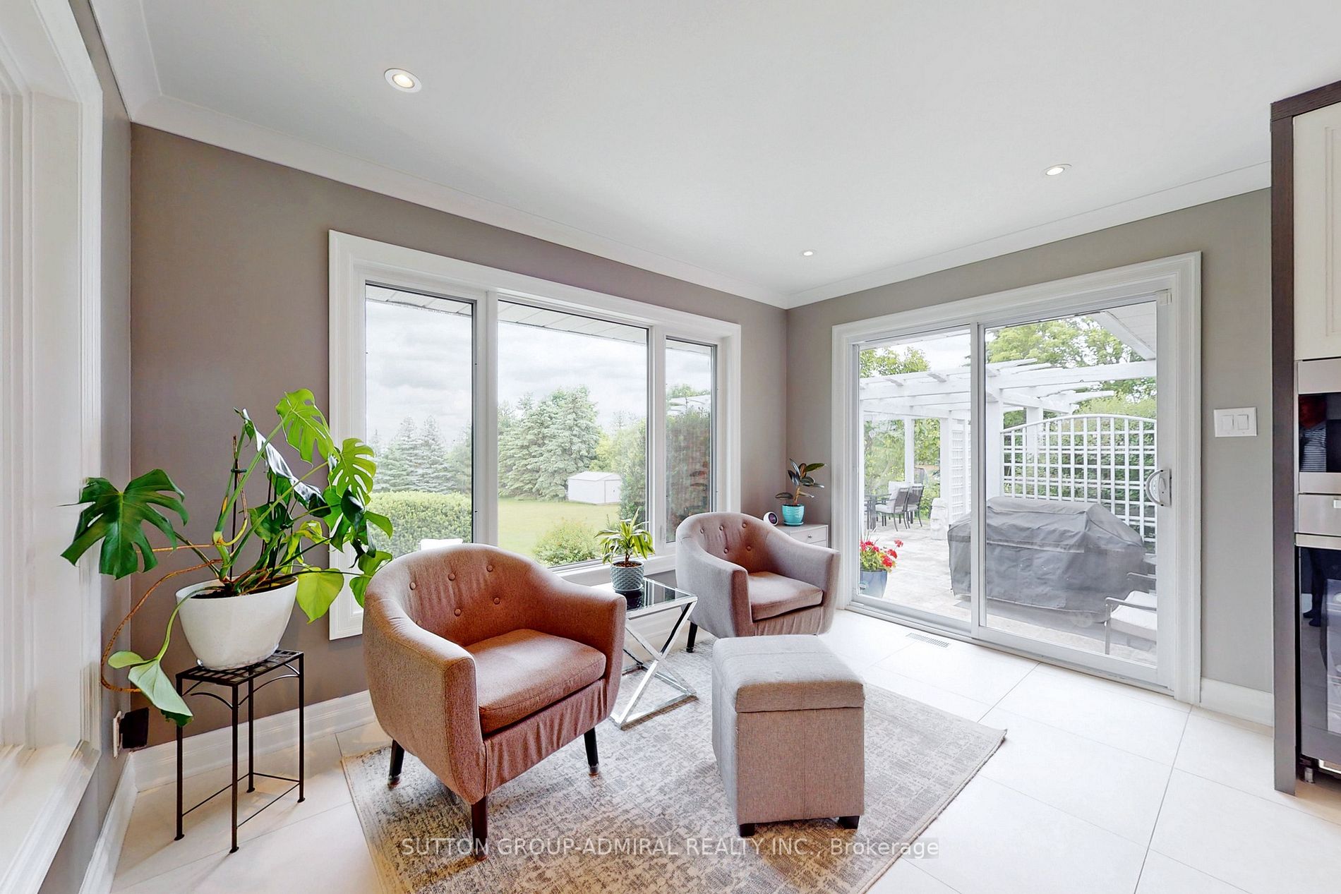 2 Grandview Crescent