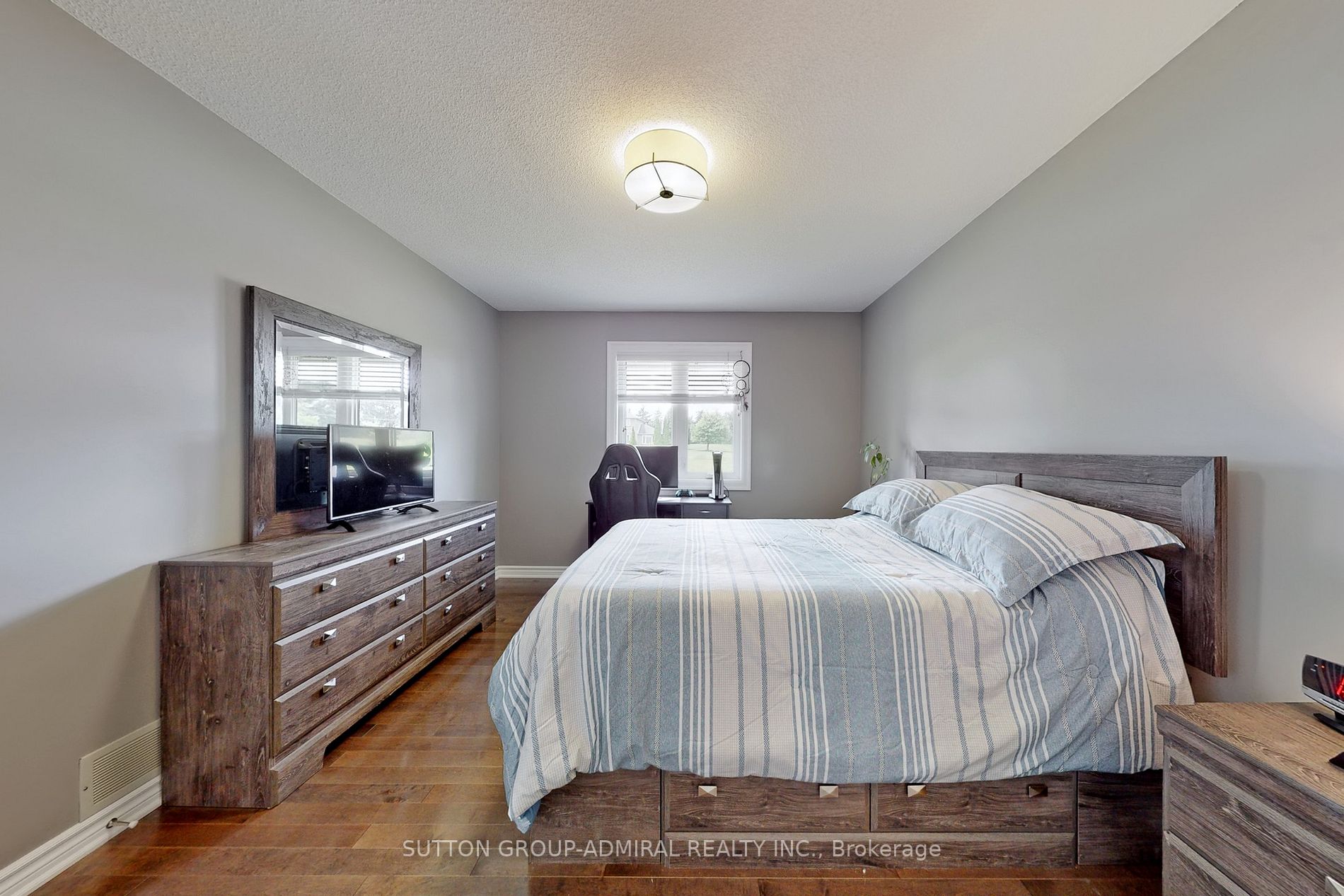 2 Grandview Crescent