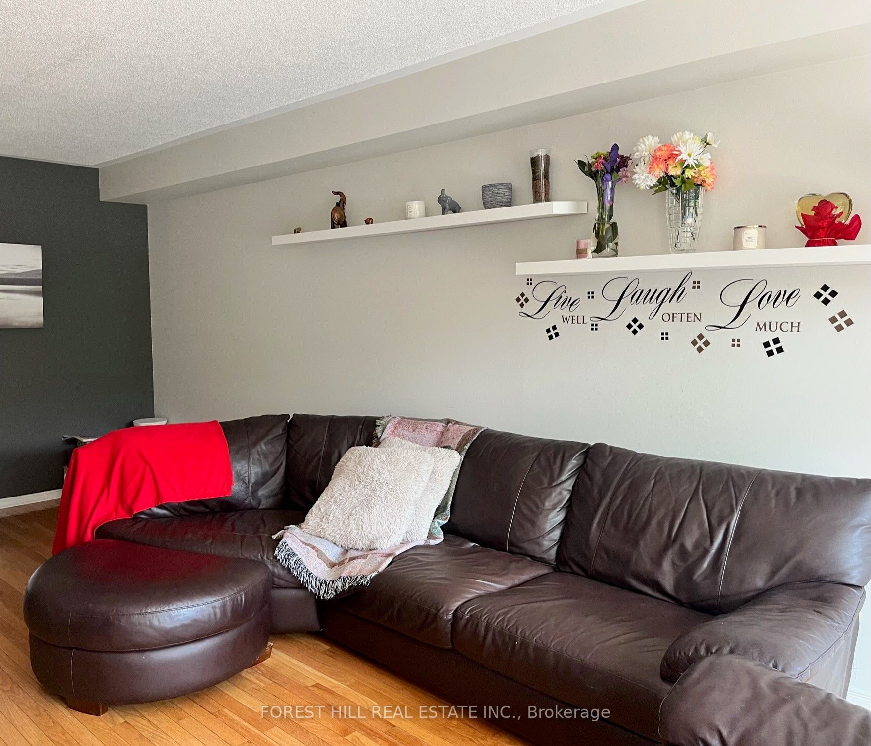102 Lowther Ave