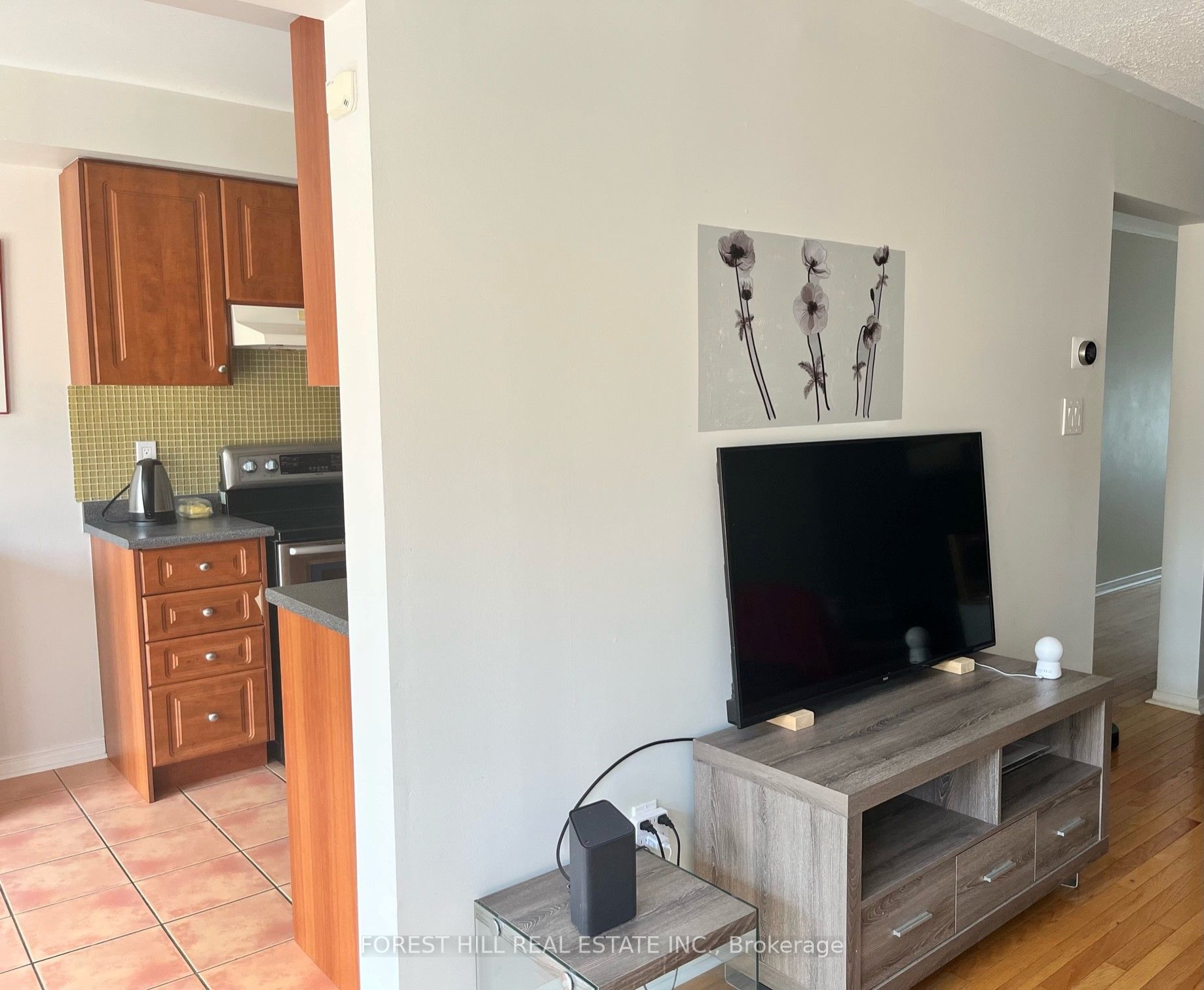 102 Lowther Ave