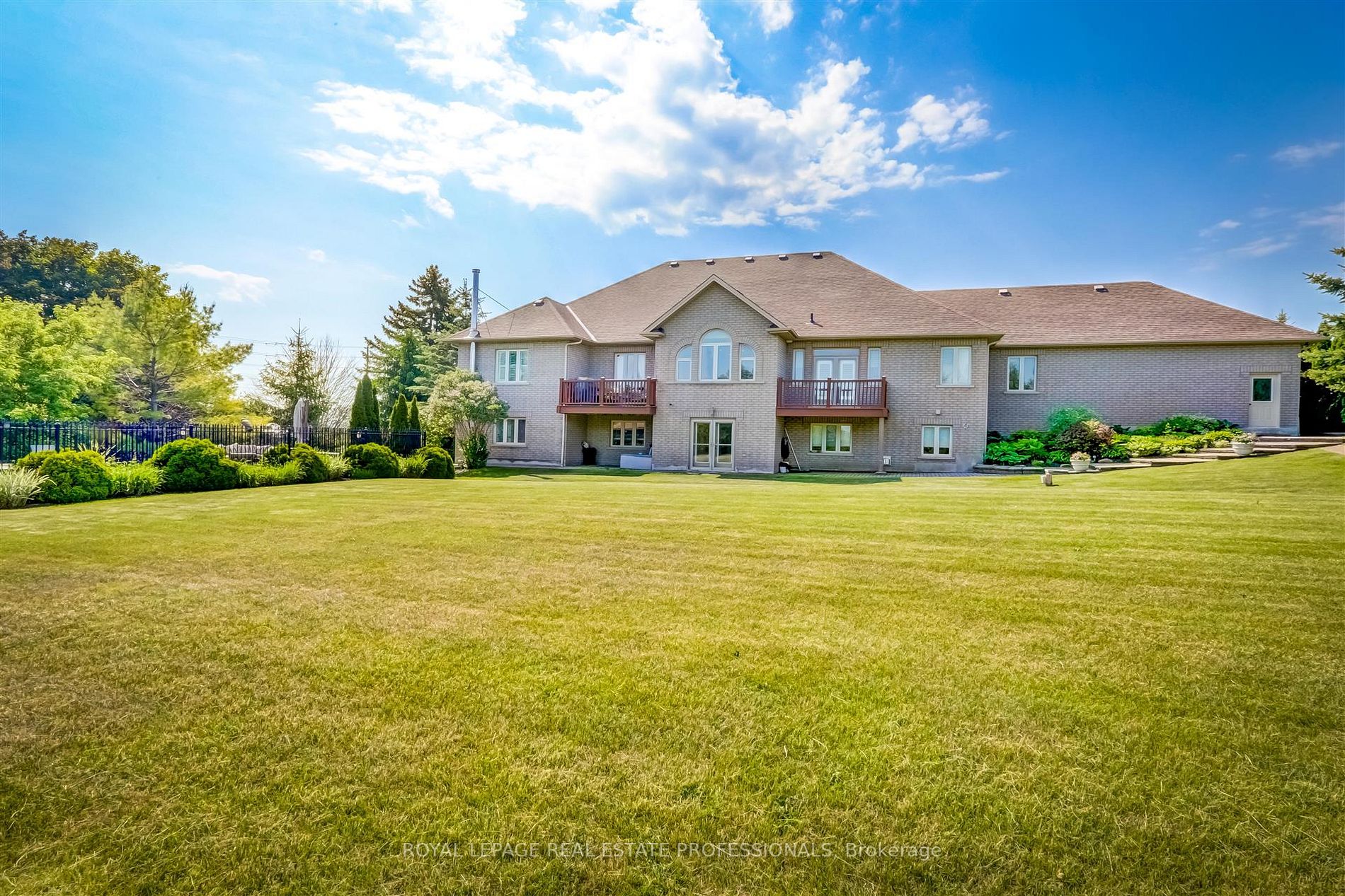 1 Golfview Blvd