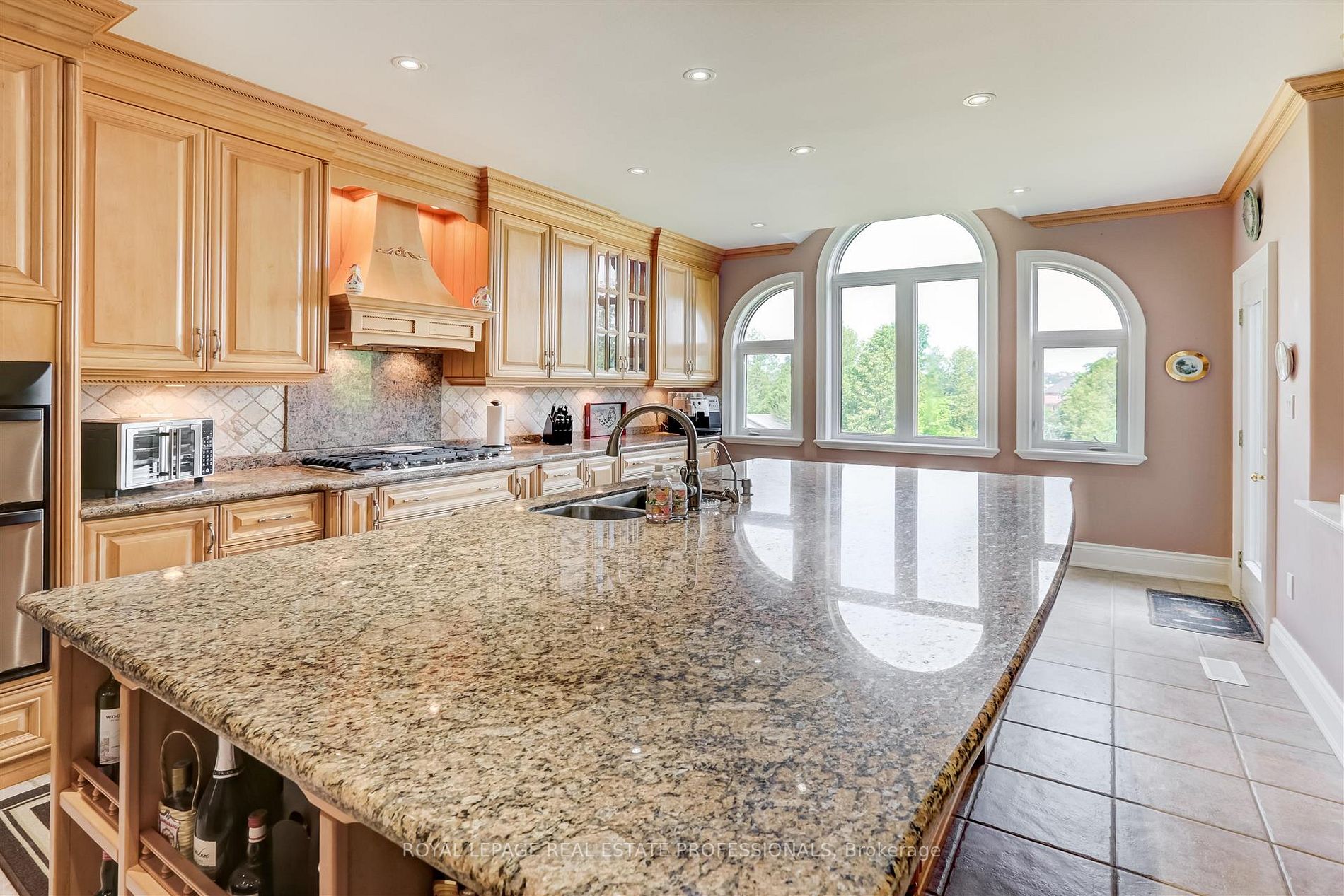 1 Golfview Blvd