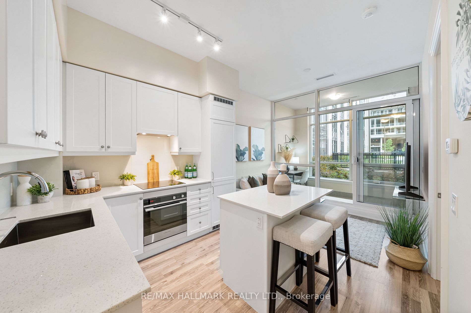 9085 Jane St, #101