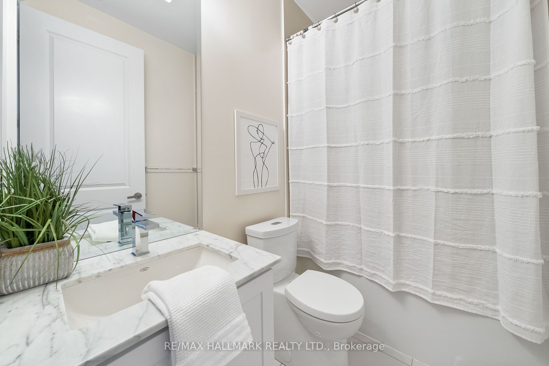 9085 Jane St, #101