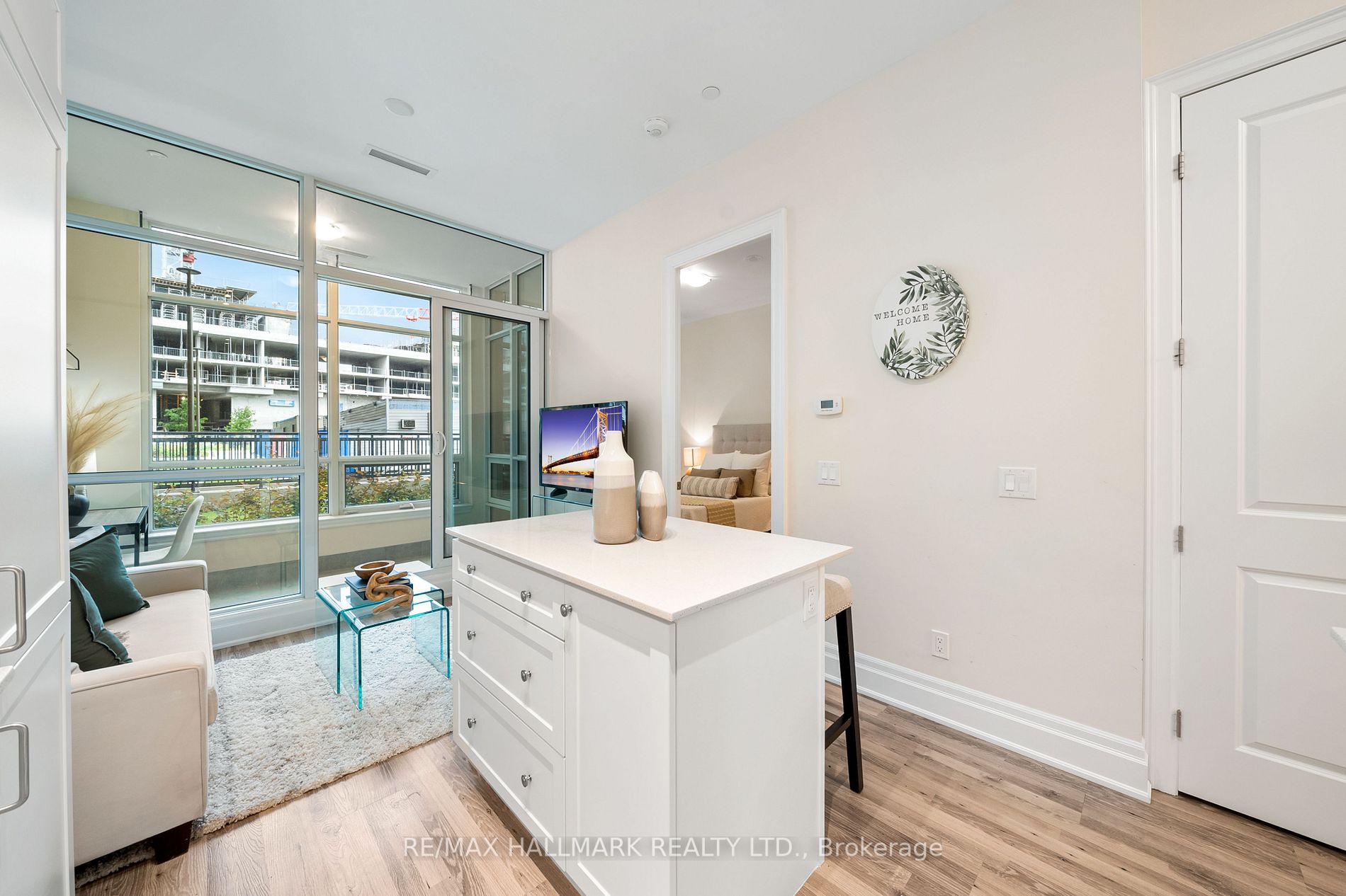 9085 Jane St, #101