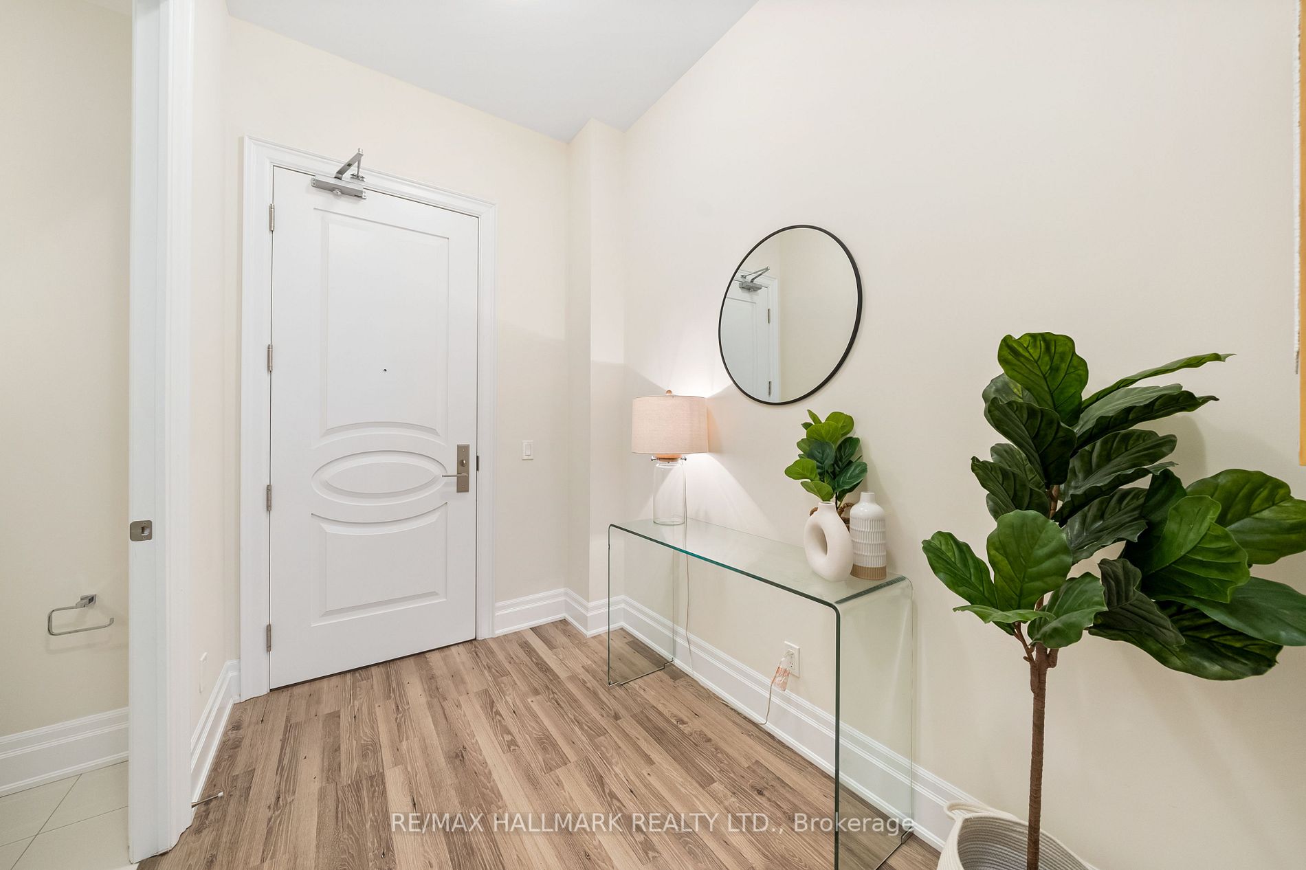9085 Jane St, #101