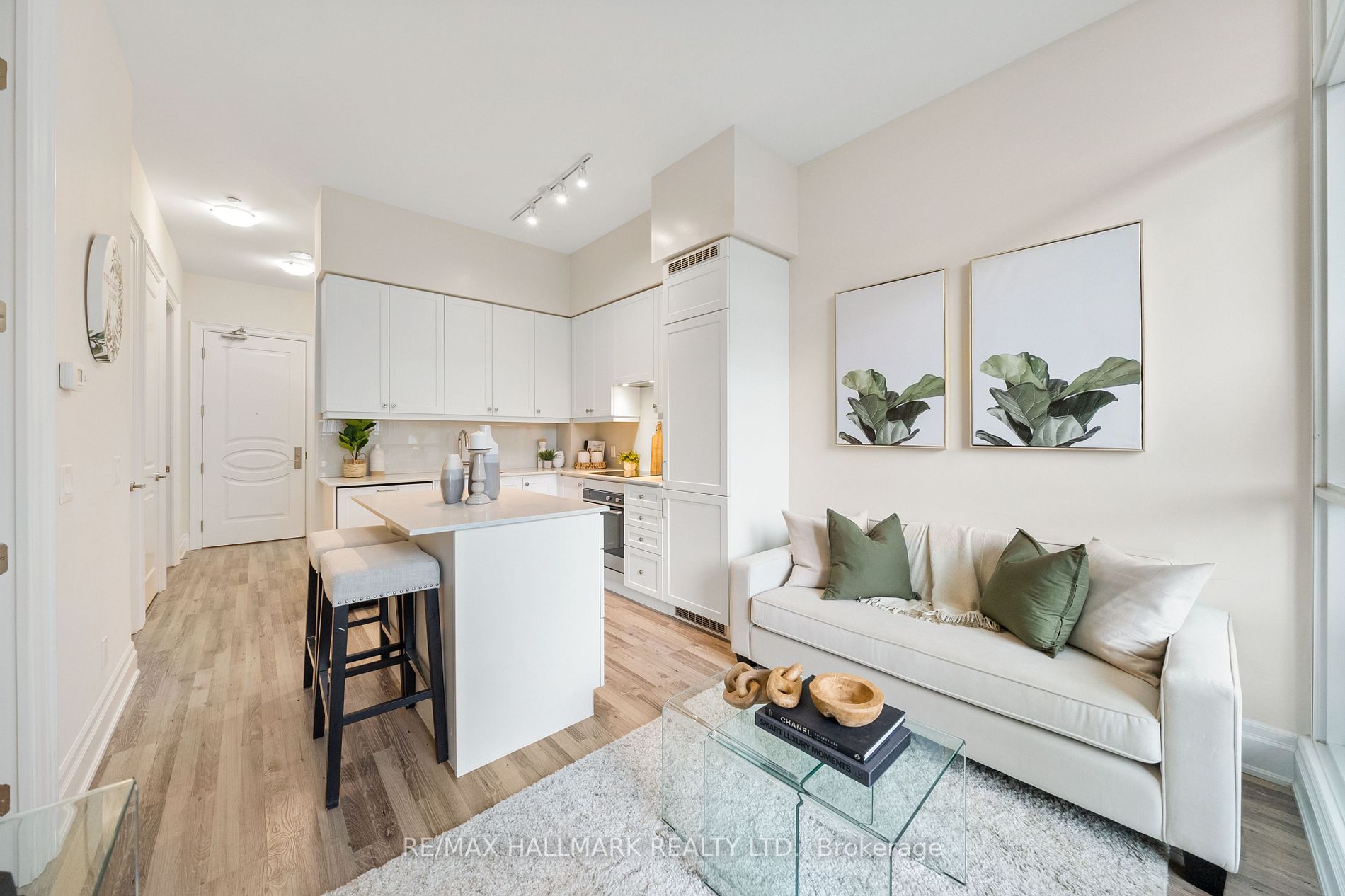 9085 Jane St, #101
