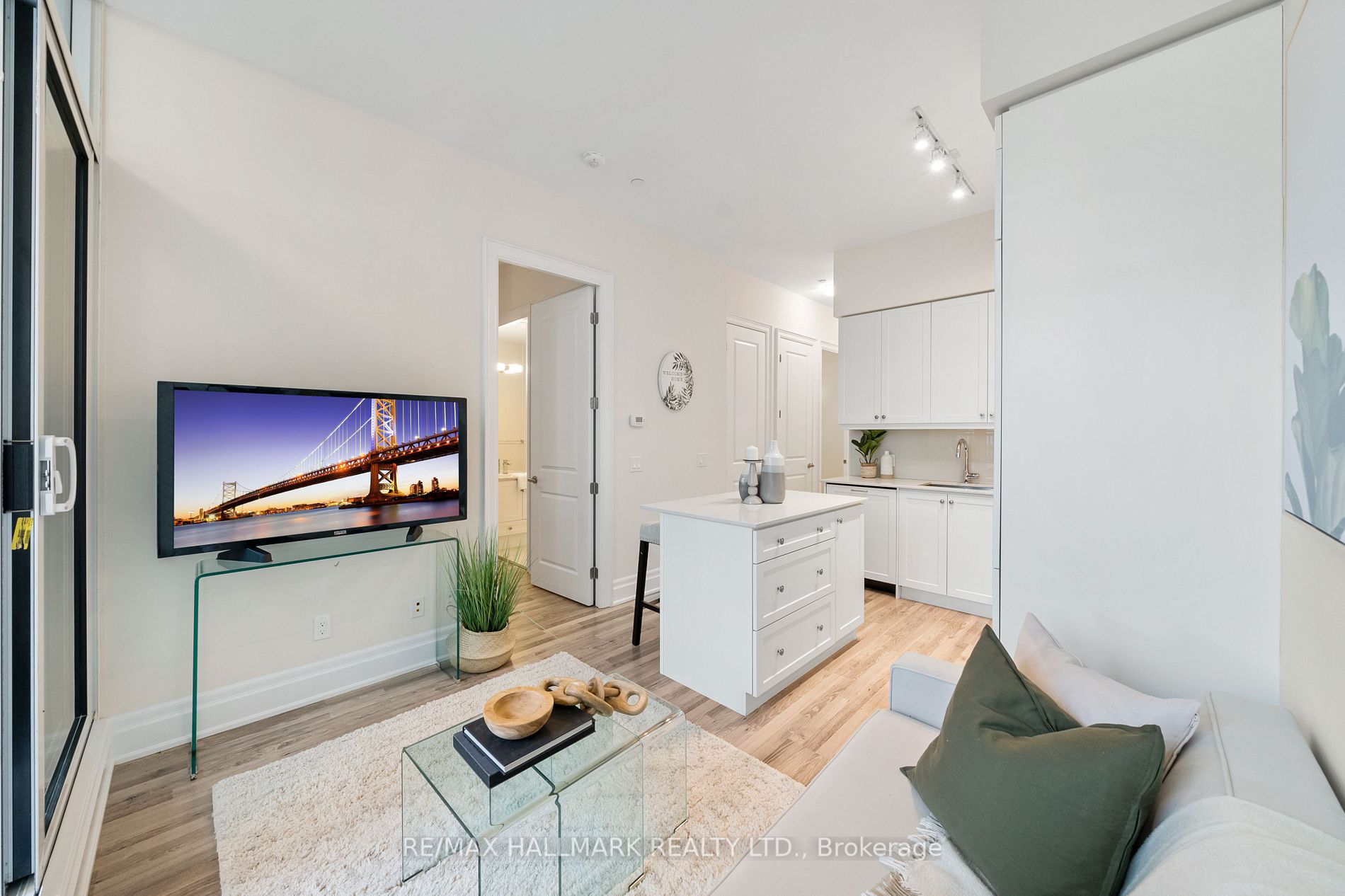 9085 Jane St, #101