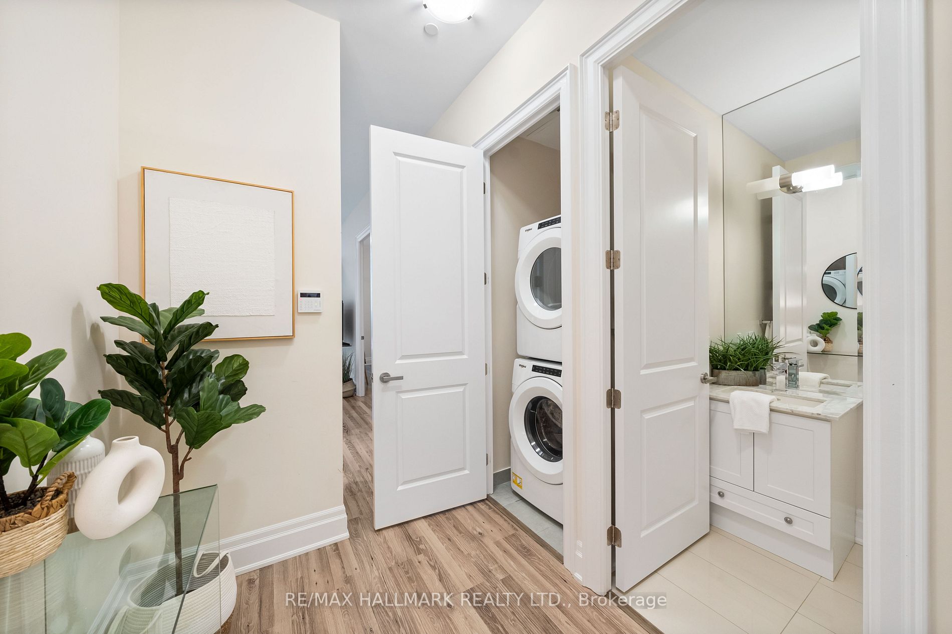 9085 Jane St, #101