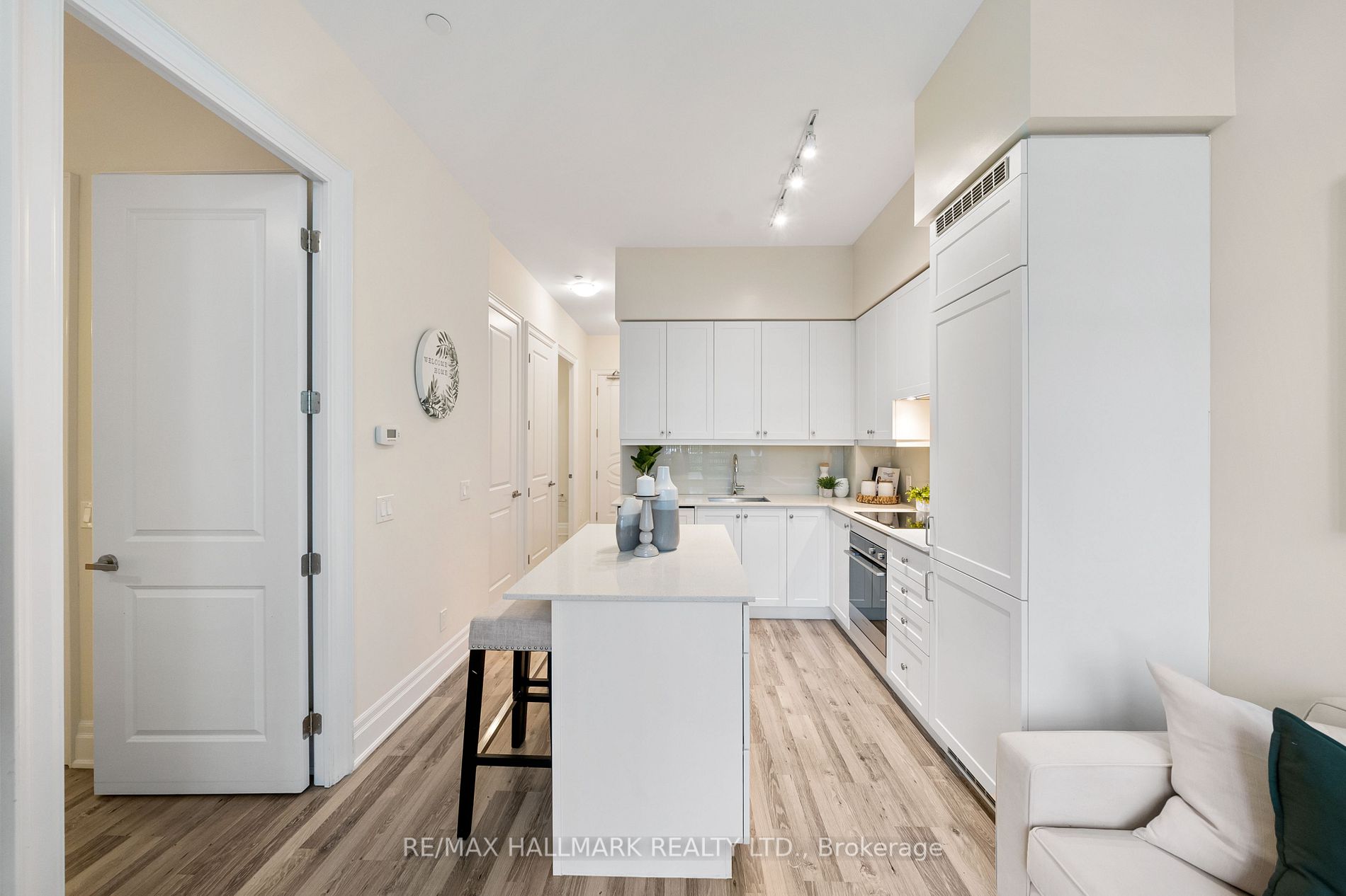 9085 Jane St, #101